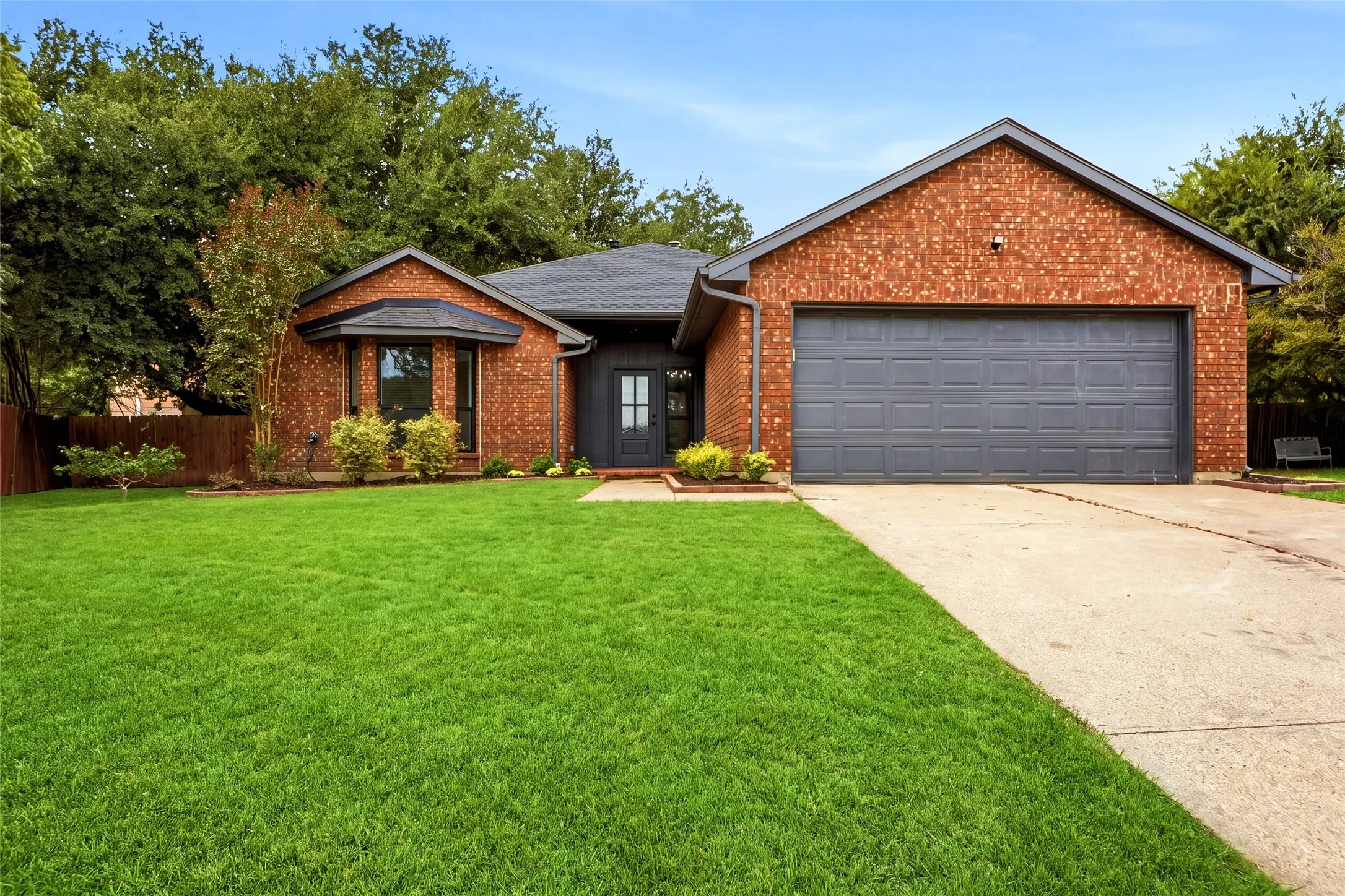 Single Family Residence For Sale in Denton County , 1405 Sedalia Court, Flower Mound, Texas 75028, 4 Bedroom, 2 Bathroom, 2 Garage spaces, 1,950 Sqft, built in 1987, mls#21401364, Real Estate Agent in Flower Mound, Homes For Sale in Denton county, Homes For Sale in Flower Mound, Realtor in Flower Mound Texas, Real Estate Brokerage Independent Realty Texas, Luminita Cordes Realtor