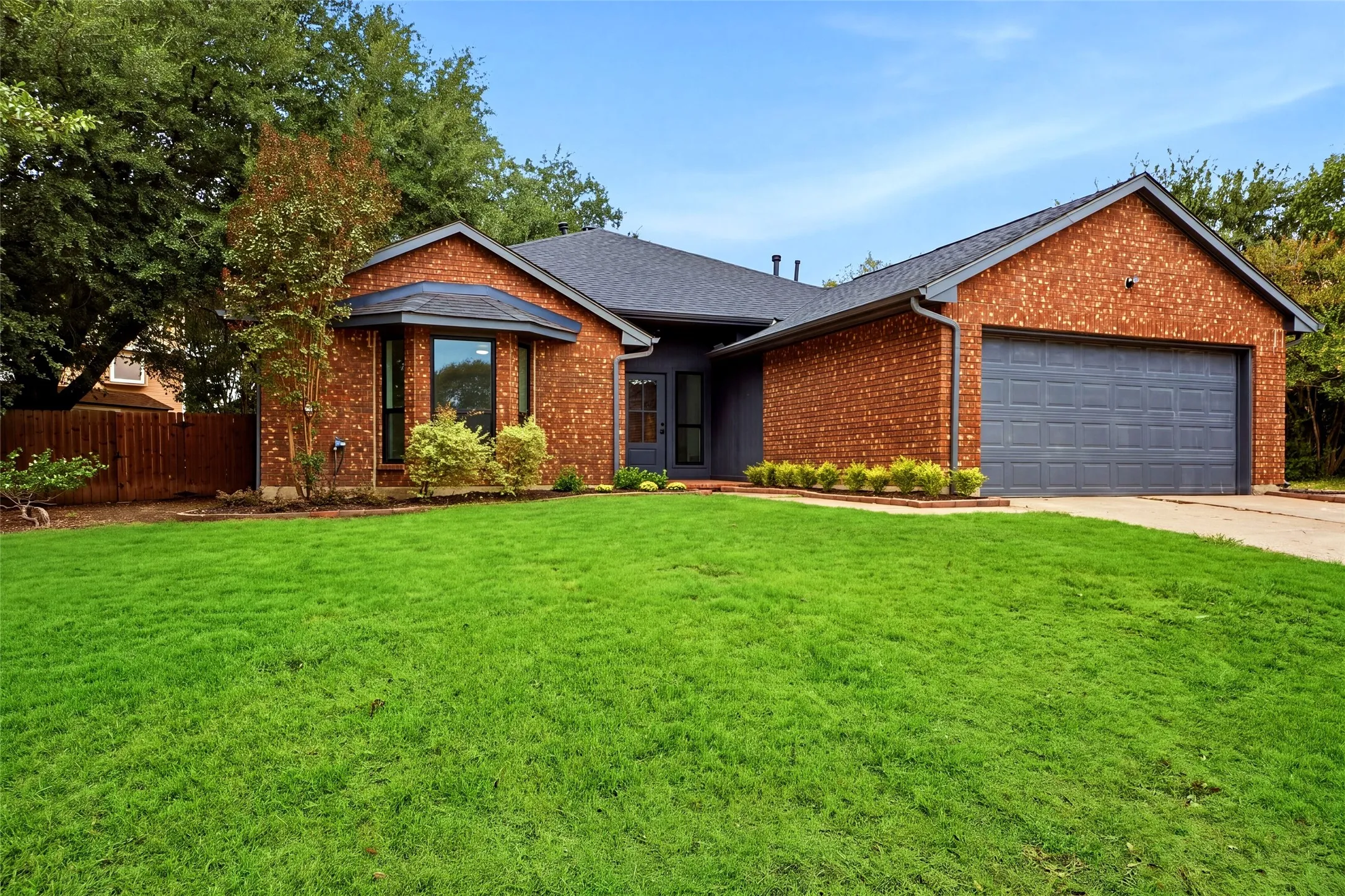 Single Family Residence For Sale in Denton County , 1405 Sedalia Court, Flower Mound, Texas 75028, 4 Bedroom, 2 Bathroom, 2 Garage spaces, 1,950 Sqft, built in 1987, mls#21401364, Real Estate Agent in Flower Mound, Homes For Sale in Denton county, Homes For Sale in Flower Mound, Realtor in Flower Mound Texas, Real Estate Brokerage Independent Realty Texas, Luminita Cordes Realtor