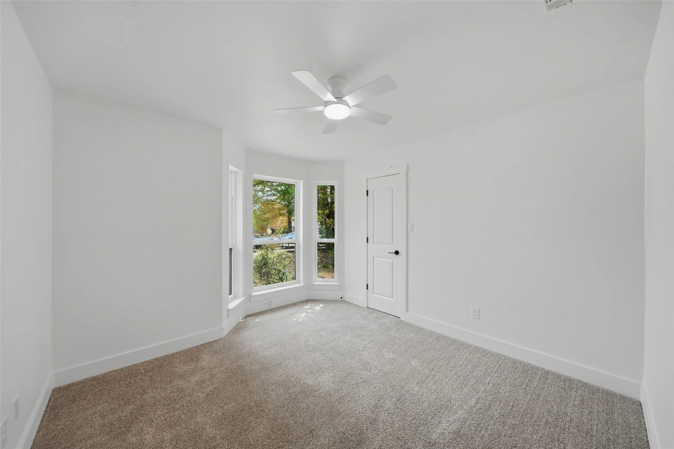 Single Family Residence For Sale in Denton County , 1405 Sedalia Court, Flower Mound, Texas 75028, 4 Bedroom, 2 Bathroom, 2 Garage spaces, 1,950 Sqft, built in 1987, mls#21401364, Real Estate Agent in Flower Mound, Homes For Sale in Denton county, Homes For Sale in Flower Mound, Realtor in Flower Mound Texas, Real Estate Brokerage Independent Realty Texas, Luminita Cordes Realtor