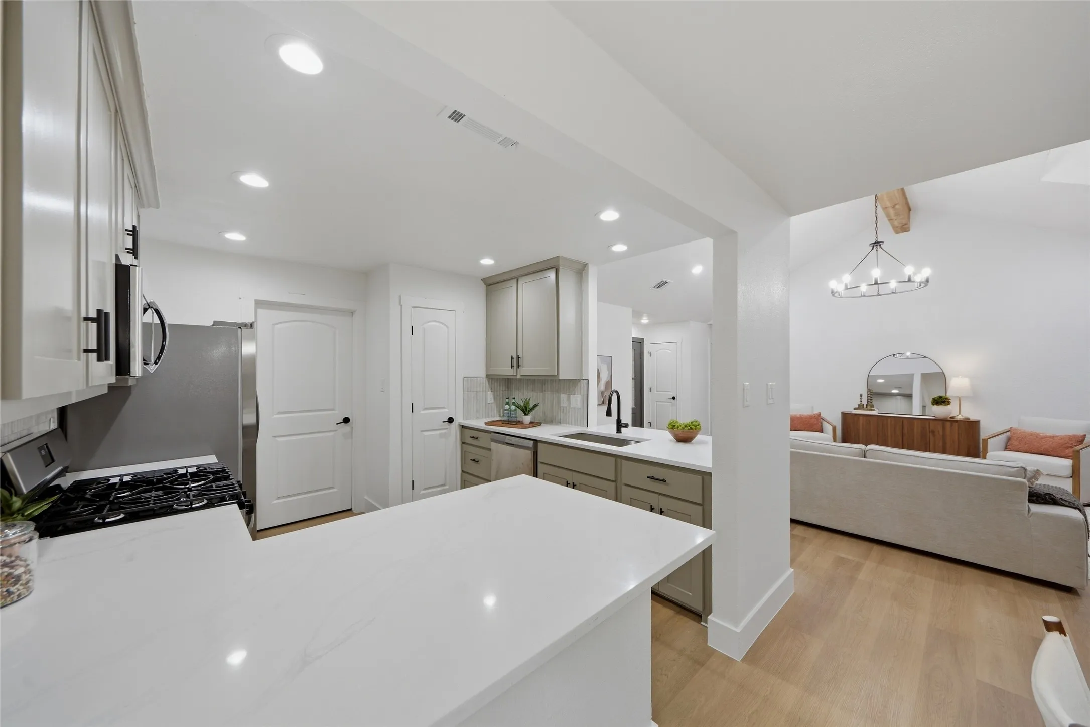 Single Family Residence For Sale in Denton County , 1405 Sedalia Court, Flower Mound, Texas 75028, 4 Bedroom, 2 Bathroom, 2 Garage spaces, 1,950 Sqft, built in 1987, mls#21401364, Real Estate Agent in Flower Mound, Homes For Sale in Denton county, Homes For Sale in Flower Mound, Realtor in Flower Mound Texas, Real Estate Brokerage Independent Realty Texas, Luminita Cordes Realtor
