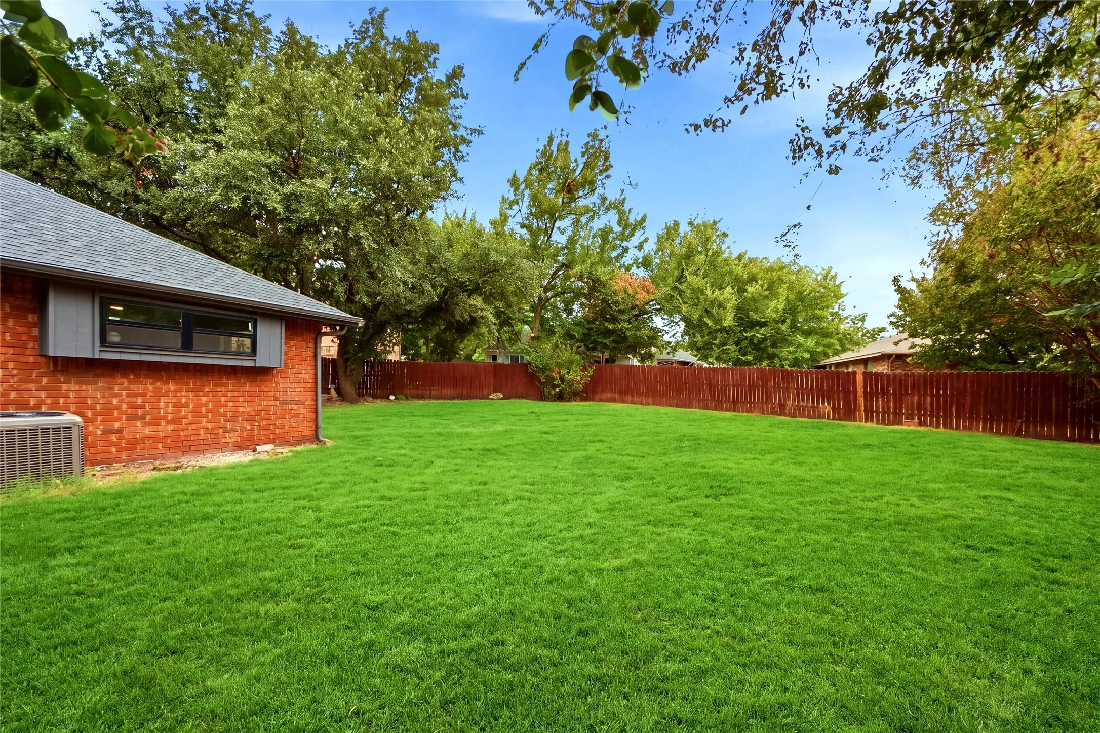 Single Family Residence For Sale in Denton County , 1405 Sedalia Court, Flower Mound, Texas 75028, 4 Bedroom, 2 Bathroom, 2 Garage spaces, 1,950 Sqft, built in 1987, mls#21401364, Real Estate Agent in Flower Mound, Homes For Sale in Denton county, Homes For Sale in Flower Mound, Realtor in Flower Mound Texas, Real Estate Brokerage Independent Realty Texas, Luminita Cordes Realtor