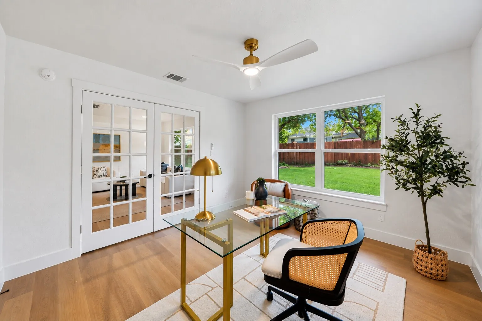 Single Family Residence For Sale in Denton County , 1405 Sedalia Court, Flower Mound, Texas 75028, 4 Bedroom, 2 Bathroom, 2 Garage spaces, 1,950 Sqft, built in 1987, mls#21401364, Real Estate Agent in Flower Mound, Homes For Sale in Denton county, Homes For Sale in Flower Mound, Realtor in Flower Mound Texas, Real Estate Brokerage Independent Realty Texas, Luminita Cordes Realtor