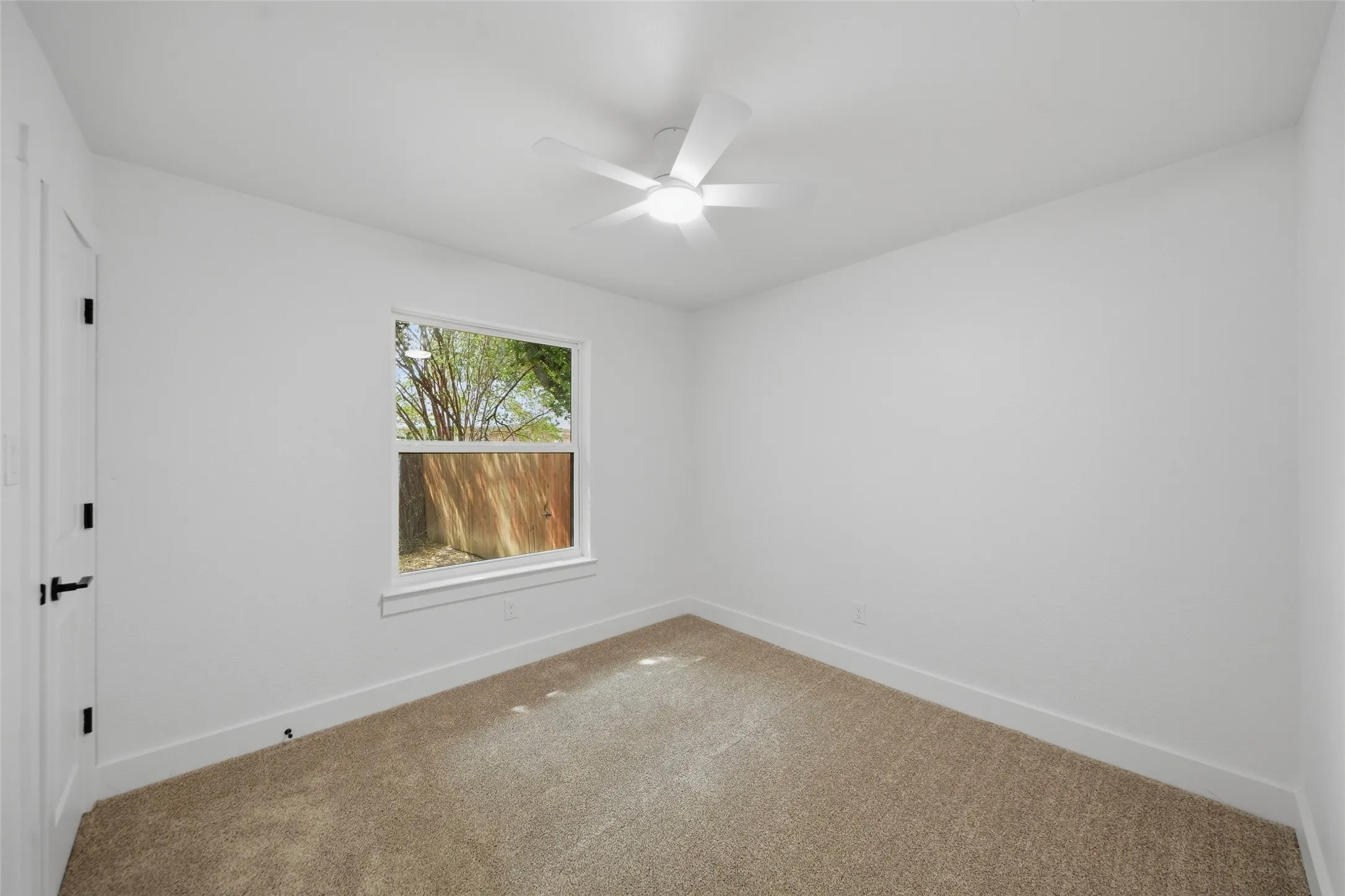Single Family Residence For Sale in Denton County , 1405 Sedalia Court, Flower Mound, Texas 75028, 4 Bedroom, 2 Bathroom, 2 Garage spaces, 1,950 Sqft, built in 1987, mls#21401364, Real Estate Agent in Flower Mound, Homes For Sale in Denton county, Homes For Sale in Flower Mound, Realtor in Flower Mound Texas, Real Estate Brokerage Independent Realty Texas, Luminita Cordes Realtor
