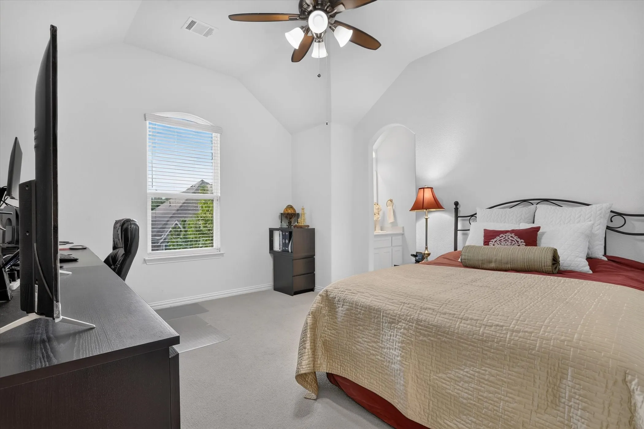 Secondary bedroom