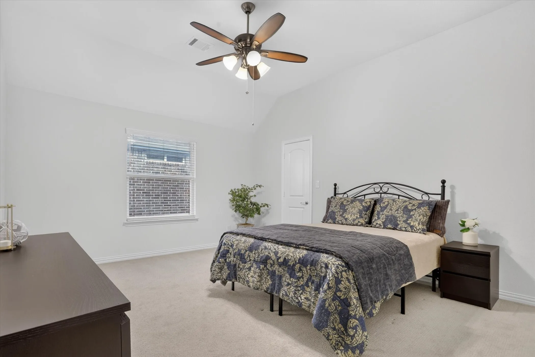 Secondary bedroom
