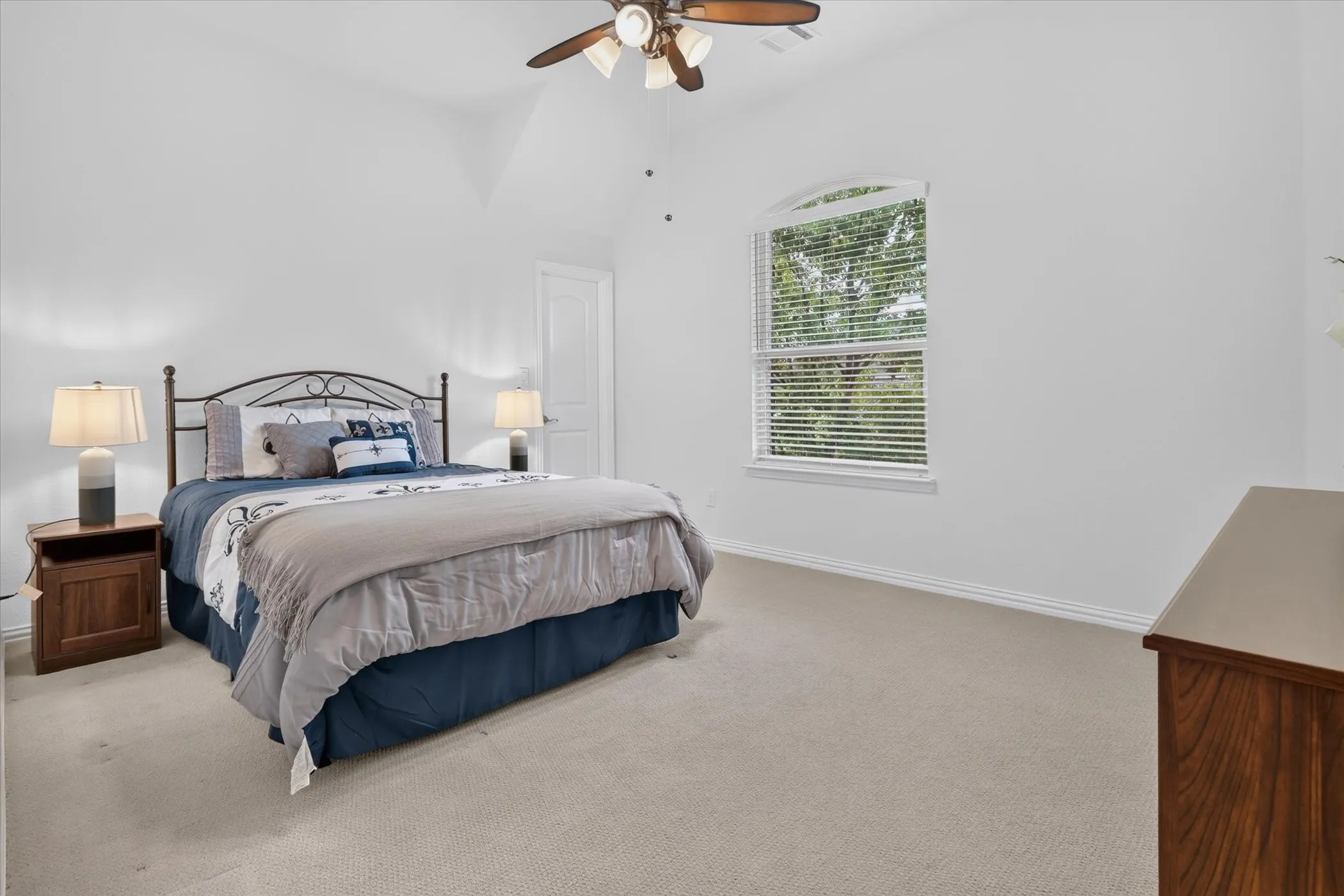 Secondary bedroom