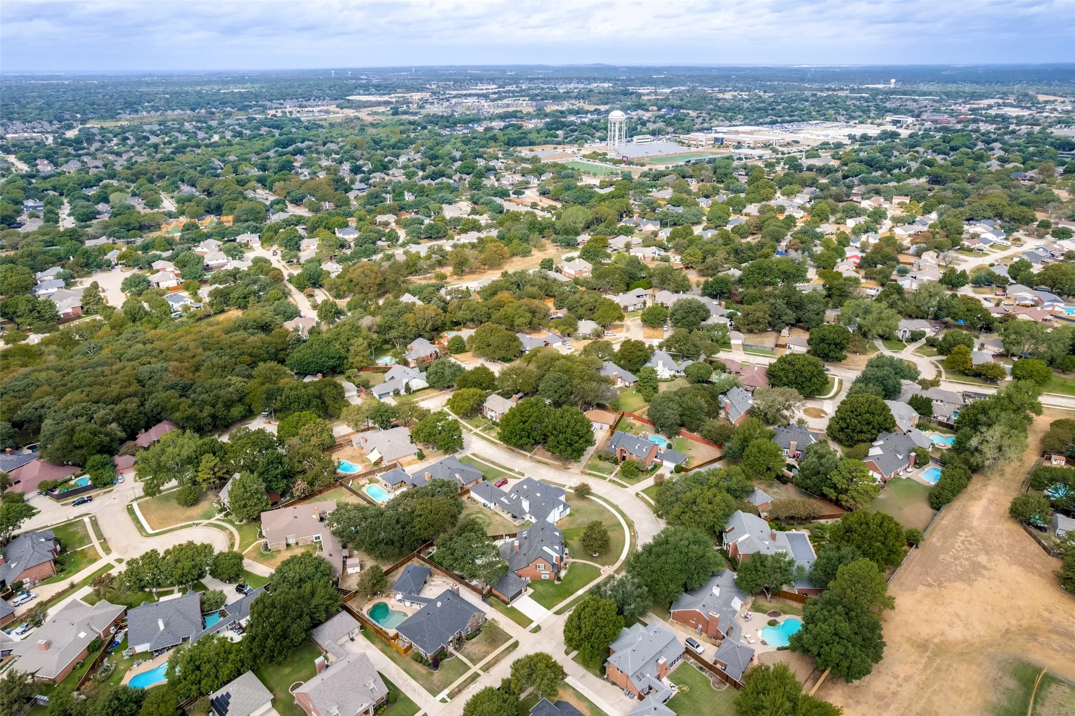 Single Family Residence For Sale in Denton County , 5201 Alexander Drive, Flower Mound, Texas 75028, 3 Bedroom, 2 Bathroom, 3 Garage spaces, 2,056 Sqft, built in 1988, mls#21398307, Real Estate Agent in Flower Mound, Homes For Sale in Denton county, Homes For Sale in Flower Mound, Realtor in Flower Mound Texas, Real Estate Brokerage Independent Realty Texas, Luminita Cordes Realtor