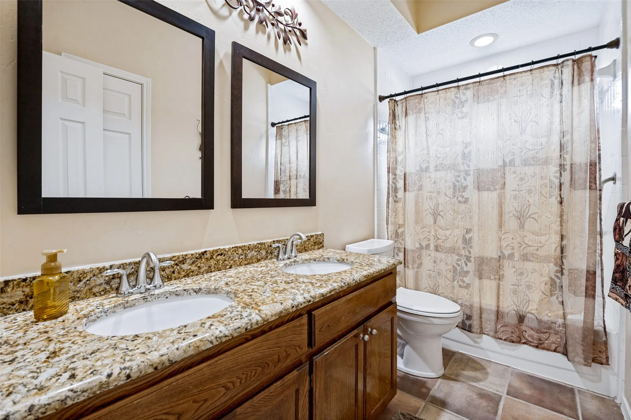 Single Family Residence For Sale in Denton County , 5201 Alexander Drive, Flower Mound, Texas 75028, 3 Bedroom, 2 Bathroom, 3 Garage spaces, 2,056 Sqft, built in 1988, mls#21398307, Real Estate Agent in Flower Mound, Homes For Sale in Denton county, Homes For Sale in Flower Mound, Realtor in Flower Mound Texas, Real Estate Brokerage Independent Realty Texas, Luminita Cordes Realtor