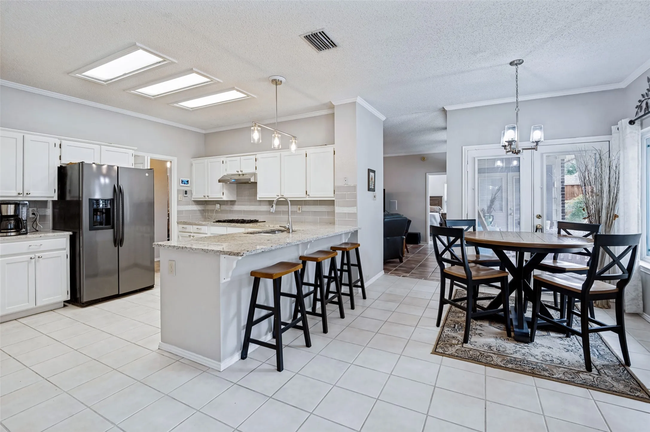 Single Family Residence For Sale in Denton County , 5201 Alexander Drive, Flower Mound, Texas 75028, 3 Bedroom, 2 Bathroom, 3 Garage spaces, 2,056 Sqft, built in 1988, mls#21398307, Real Estate Agent in Flower Mound, Homes For Sale in Denton county, Homes For Sale in Flower Mound, Realtor in Flower Mound Texas, Real Estate Brokerage Independent Realty Texas, Luminita Cordes Realtor