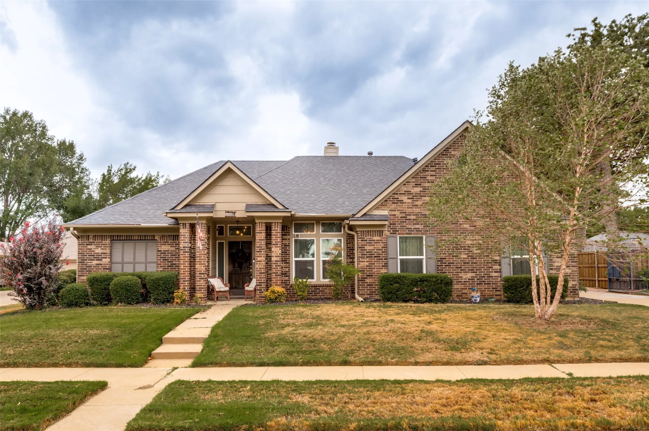 Single Family Residence For Sale in Denton County , 5201 Alexander Drive, Flower Mound, Texas 75028, 3 Bedroom, 2 Bathroom, 3 Garage spaces, 2,056 Sqft, built in 1988, mls#21398307, Real Estate Agent in Flower Mound, Homes For Sale in Denton county, Homes For Sale in Flower Mound, Realtor in Flower Mound Texas, Real Estate Brokerage Independent Realty Texas, Luminita Cordes Realtor