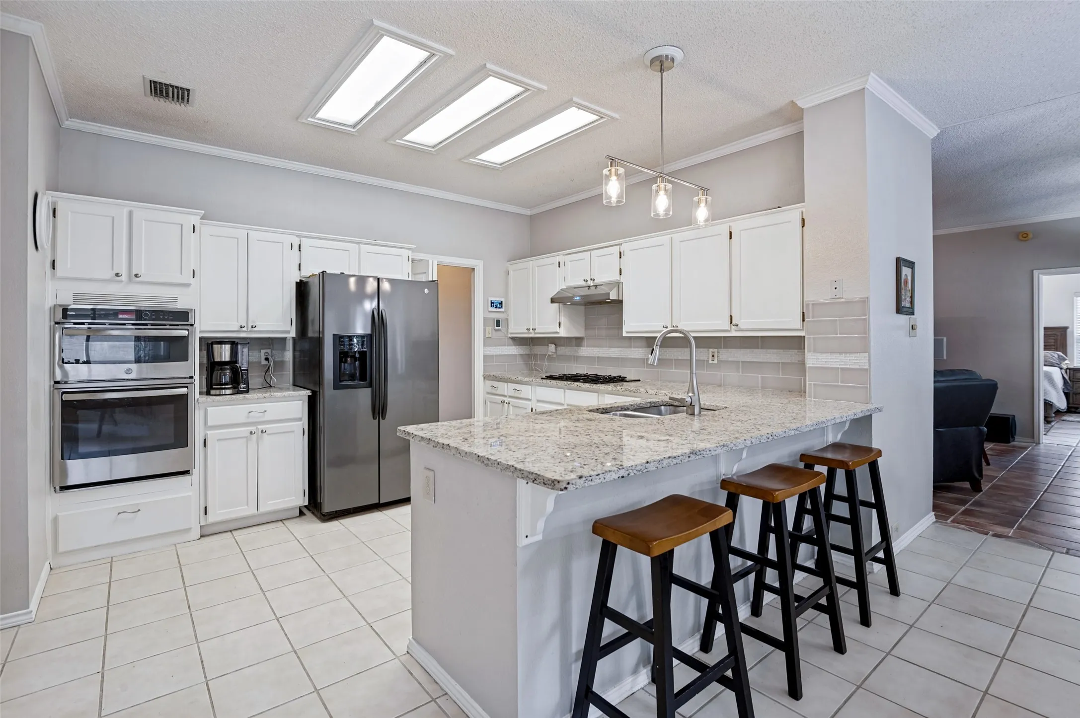 Single Family Residence For Sale in Denton County , 5201 Alexander Drive, Flower Mound, Texas 75028, 3 Bedroom, 2 Bathroom, 3 Garage spaces, 2,056 Sqft, built in 1988, mls#21398307, Real Estate Agent in Flower Mound, Homes For Sale in Denton county, Homes For Sale in Flower Mound, Realtor in Flower Mound Texas, Real Estate Brokerage Independent Realty Texas, Luminita Cordes Realtor