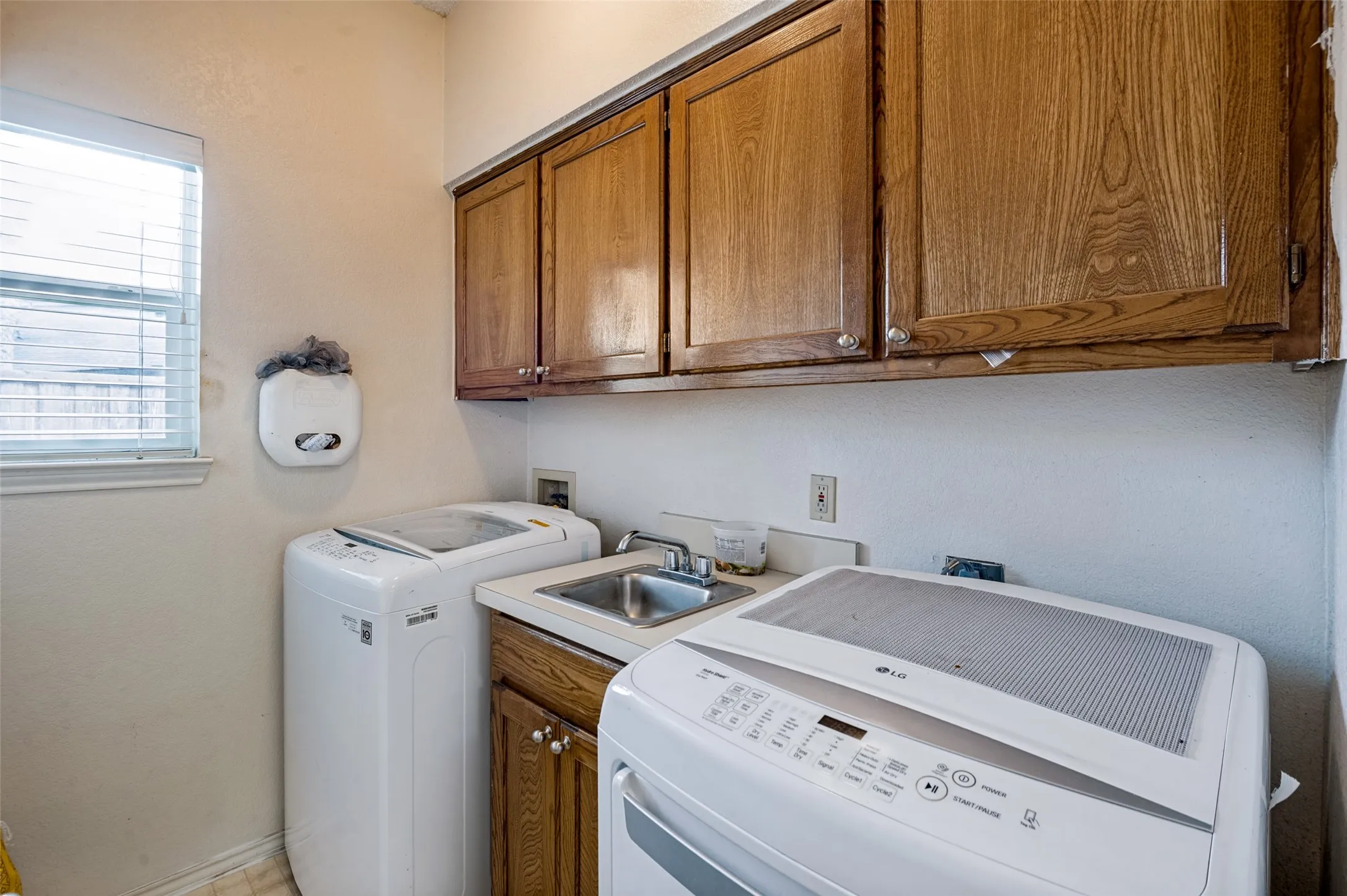 Single Family Residence For Sale in Denton County , 5201 Alexander Drive, Flower Mound, Texas 75028, 3 Bedroom, 2 Bathroom, 3 Garage spaces, 2,056 Sqft, built in 1988, mls#21398307, Real Estate Agent in Flower Mound, Homes For Sale in Denton county, Homes For Sale in Flower Mound, Realtor in Flower Mound Texas, Real Estate Brokerage Independent Realty Texas, Luminita Cordes Realtor