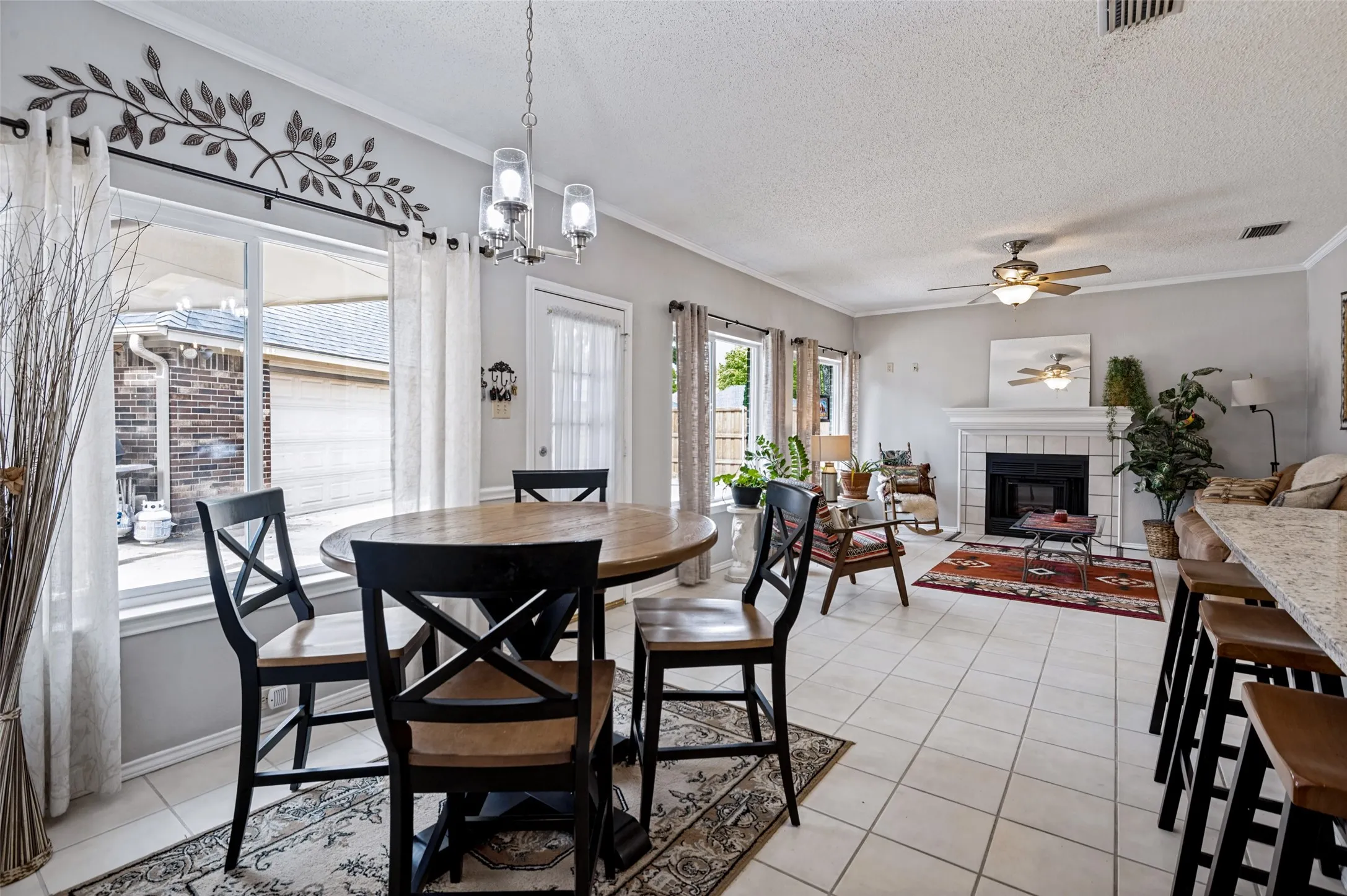 Single Family Residence For Sale in Denton County , 5201 Alexander Drive, Flower Mound, Texas 75028, 3 Bedroom, 2 Bathroom, 3 Garage spaces, 2,056 Sqft, built in 1988, mls#21398307, Real Estate Agent in Flower Mound, Homes For Sale in Denton county, Homes For Sale in Flower Mound, Realtor in Flower Mound Texas, Real Estate Brokerage Independent Realty Texas, Luminita Cordes Realtor