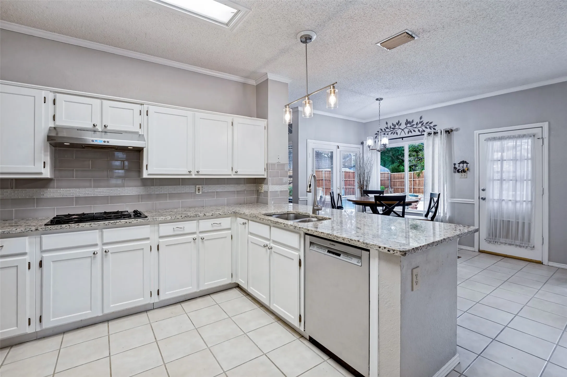 Single Family Residence For Sale in Denton County , 5201 Alexander Drive, Flower Mound, Texas 75028, 3 Bedroom, 2 Bathroom, 3 Garage spaces, 2,056 Sqft, built in 1988, mls#21398307, Real Estate Agent in Flower Mound, Homes For Sale in Denton county, Homes For Sale in Flower Mound, Realtor in Flower Mound Texas, Real Estate Brokerage Independent Realty Texas, Luminita Cordes Realtor