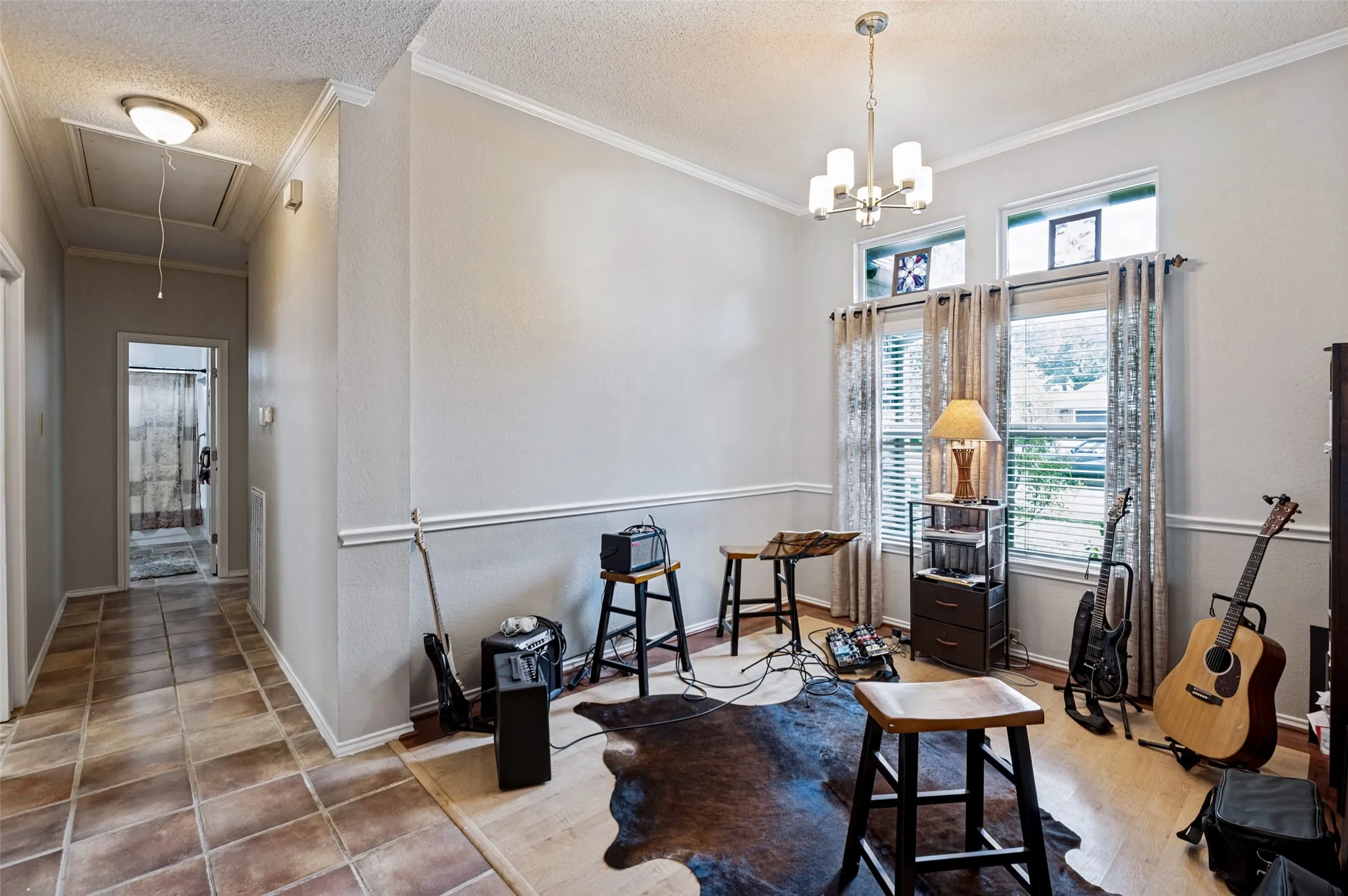 Single Family Residence For Sale in Denton County , 5201 Alexander Drive, Flower Mound, Texas 75028, 3 Bedroom, 2 Bathroom, 3 Garage spaces, 2,056 Sqft, built in 1988, mls#21398307, Real Estate Agent in Flower Mound, Homes For Sale in Denton county, Homes For Sale in Flower Mound, Realtor in Flower Mound Texas, Real Estate Brokerage Independent Realty Texas, Luminita Cordes Realtor
