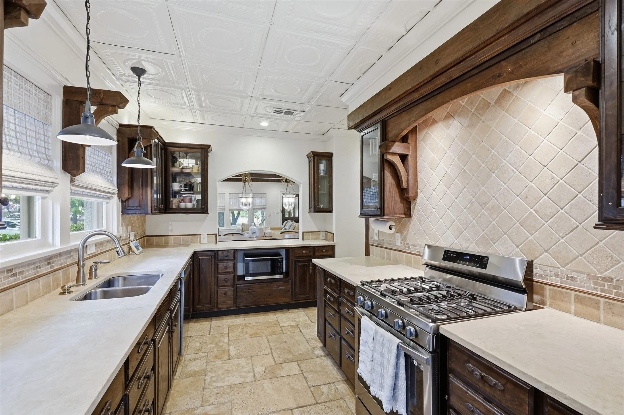 Single Family Residence For Sale in Tarrant County , 2005 Park Place Avenue, Fort Worth, Texas 76110, 2 Bedroom, 2 Bathroom, 2 Garage spaces, 1,774 Sqft, built in 1921, mls#21399604, Real Estate Agent in Fort Worth, Homes For Sale in Tarrant county, Homes For Sale in Fort Worth, Realtor in Fort Worth Texas, Real Estate Brokerage Independent Realty Texas, Luminita Cordes Realtor