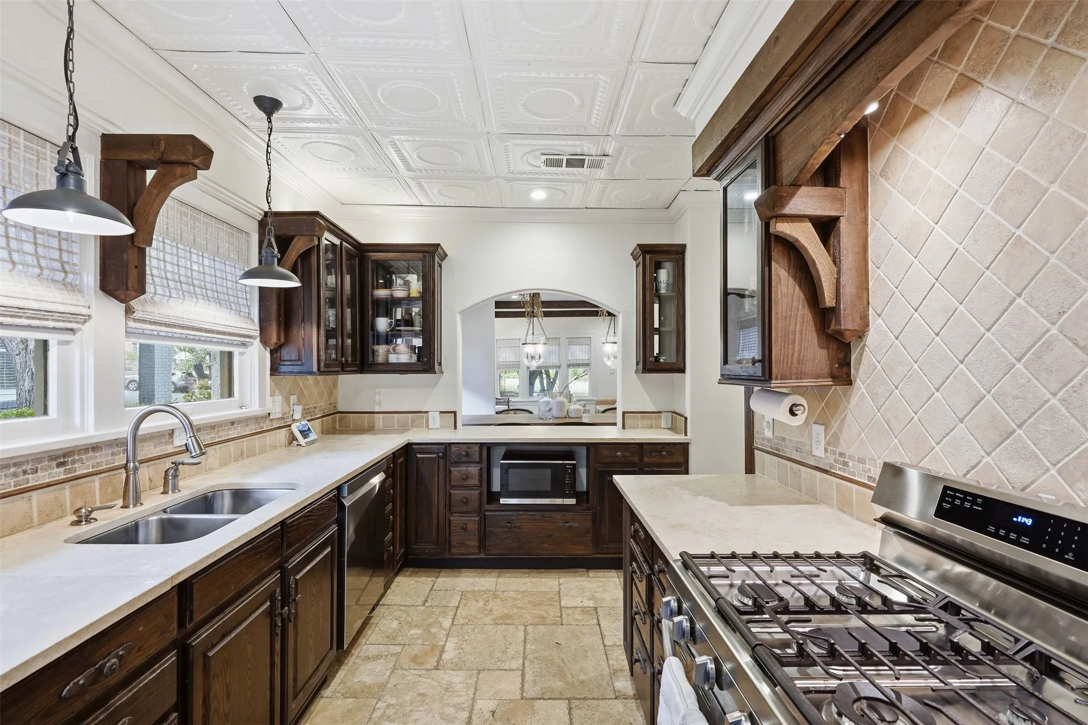 Single Family Residence For Sale in Tarrant County , 2005 Park Place Avenue, Fort Worth, Texas 76110, 2 Bedroom, 2 Bathroom, 2 Garage spaces, 1,774 Sqft, built in 1921, mls#21399604, Real Estate Agent in Fort Worth, Homes For Sale in Tarrant county, Homes For Sale in Fort Worth, Realtor in Fort Worth Texas, Real Estate Brokerage Independent Realty Texas, Luminita Cordes Realtor