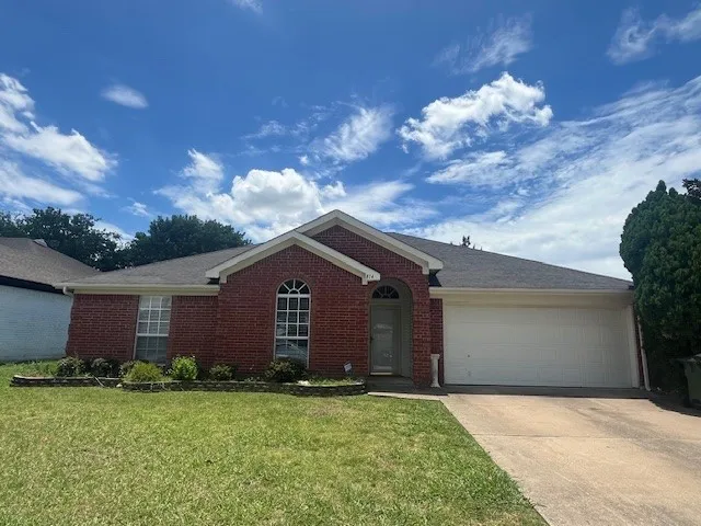 Single Family Residence For Rent in Tarrant County , 814 Elbe Drive, Arlington, Texas 76001, 4 Bedroom, 2 Bathroom, 2 Garage spaces, 1,985 Sqft, built in 2000, mls#21401287, Real Estate Agent in Arlington, Homes For Rent in Tarrant county, Homes For Rent in Arlington, Realtor in Arlington Texas, Real Estate Brokerage Independent Realty Texas, Luminita Cordes Realtor