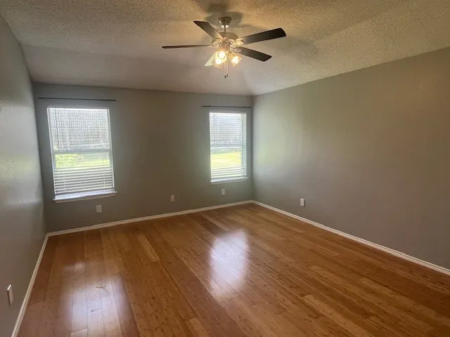 Single Family Residence For Rent in Tarrant County , 814 Elbe Drive, Arlington, Texas 76001, 4 Bedroom, 2 Bathroom, 2 Garage spaces, 1,985 Sqft, built in 2000, mls#21401287, Real Estate Agent in Arlington, Homes For Rent in Tarrant county, Homes For Rent in Arlington, Realtor in Arlington Texas, Real Estate Brokerage Independent Realty Texas, Luminita Cordes Realtor