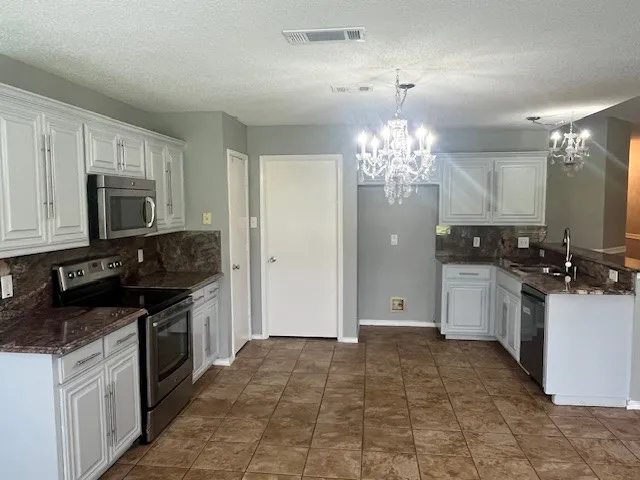 Single Family Residence For Rent in Tarrant County , 814 Elbe Drive, Arlington, Texas 76001, 4 Bedroom, 2 Bathroom, 2 Garage spaces, 1,985 Sqft, built in 2000, mls#21401287, Real Estate Agent in Arlington, Homes For Rent in Tarrant county, Homes For Rent in Arlington, Realtor in Arlington Texas, Real Estate Brokerage Independent Realty Texas, Luminita Cordes Realtor