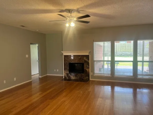 Single Family Residence For Rent in Tarrant County , 814 Elbe Drive, Arlington, Texas 76001, 4 Bedroom, 2 Bathroom, 2 Garage spaces, 1,985 Sqft, built in 2000, mls#21401287, Real Estate Agent in Arlington, Homes For Rent in Tarrant county, Homes For Rent in Arlington, Realtor in Arlington Texas, Real Estate Brokerage Independent Realty Texas, Luminita Cordes Realtor
