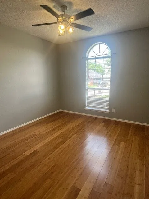 Single Family Residence For Rent in Tarrant County , 814 Elbe Drive, Arlington, Texas 76001, 4 Bedroom, 2 Bathroom, 2 Garage spaces, 1,985 Sqft, built in 2000, mls#21401287, Real Estate Agent in Arlington, Homes For Rent in Tarrant county, Homes For Rent in Arlington, Realtor in Arlington Texas, Real Estate Brokerage Independent Realty Texas, Luminita Cordes Realtor
