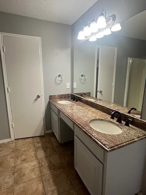 Single Family Residence For Rent in Tarrant County , 814 Elbe Drive, Arlington, Texas 76001, 4 Bedroom, 2 Bathroom, 2 Garage spaces, 1,985 Sqft, built in 2000, mls#21401287, Real Estate Agent in Arlington, Homes For Rent in Tarrant county, Homes For Rent in Arlington, Realtor in Arlington Texas, Real Estate Brokerage Independent Realty Texas, Luminita Cordes Realtor