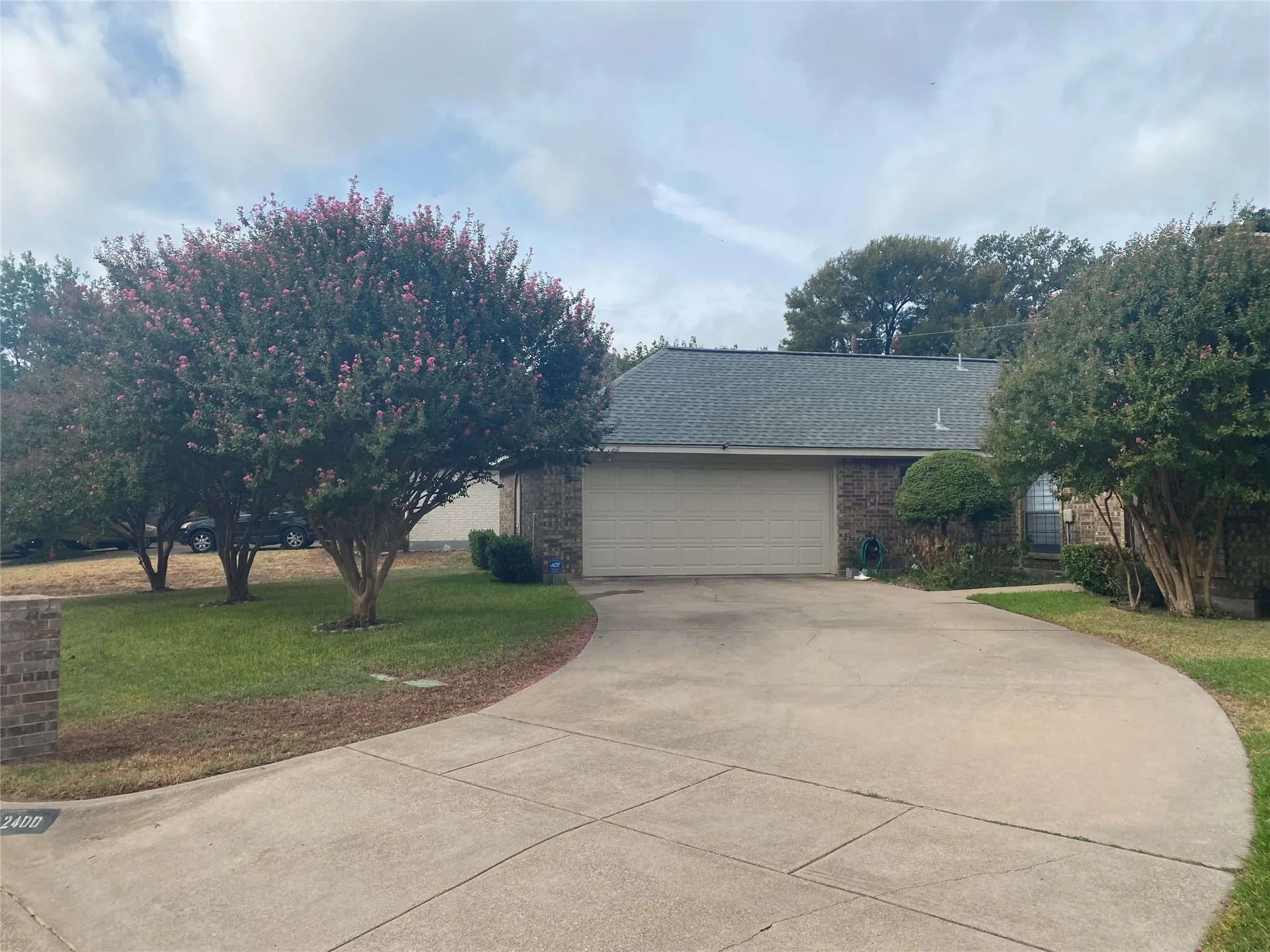Single Family Residence For Sale in Tarrant County , 2400 Cross Timbers Trail, Arlington, Texas 76006, 3 Bedroom, 2 Bathroom, 2 Garage spaces, 1,725 Sqft, built in 1985, mls#21401286, Real Estate Agent in Arlington, Homes For Sale in Tarrant county, Homes For Sale in Arlington, Realtor in Arlington Texas, Real Estate Brokerage Independent Realty Texas, Luminita Cordes Realtor