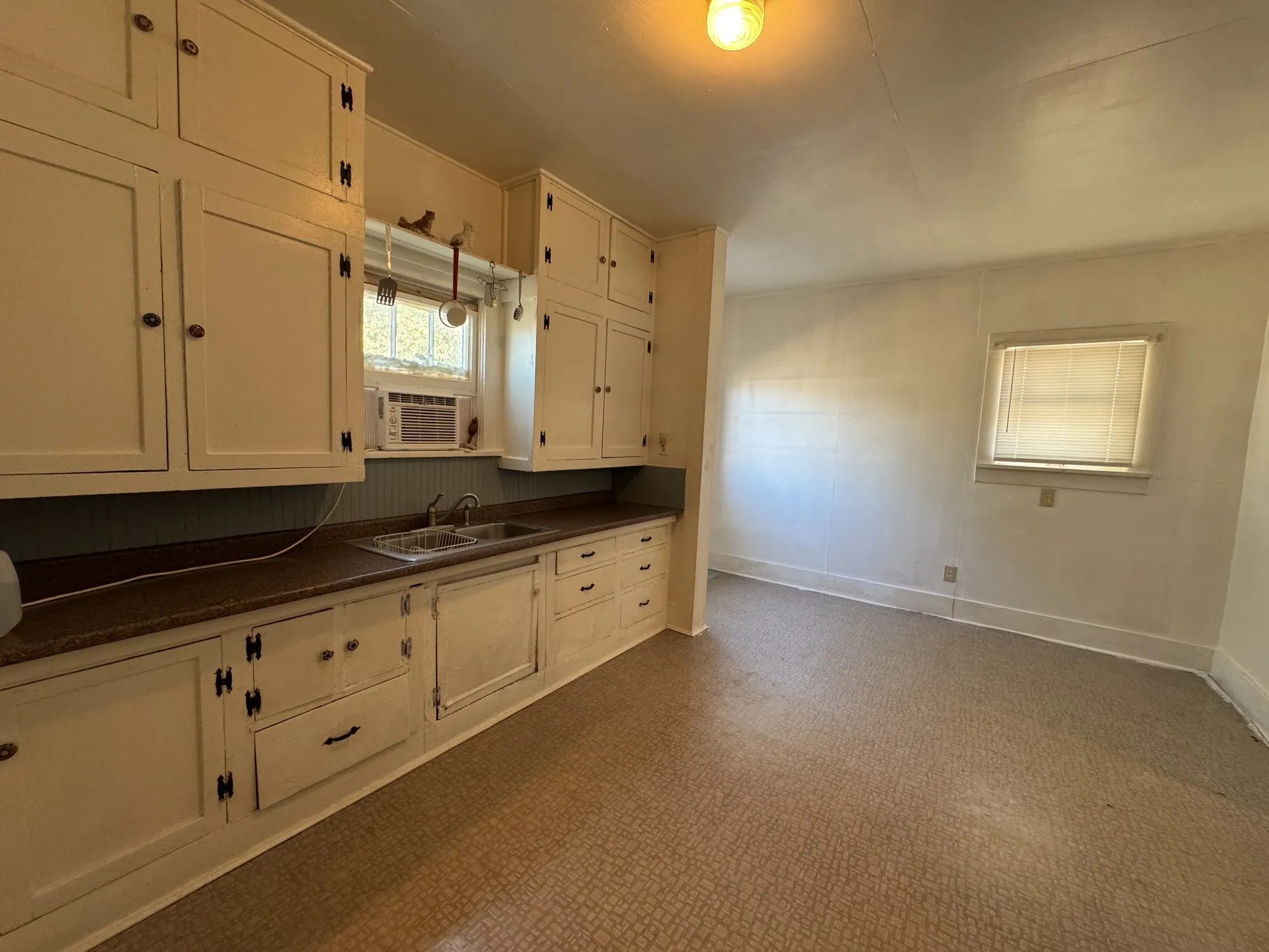 Single Family Residence For Sale in Baylor County , 304 W Nevada Street, Seymour, Texas 76380, 2 Bedroom, 1 Bathroom, Garage spaces, 1,200 Sqft, built in 1929, mls#21401428, Real Estate Agent in Seymour, Homes For Sale in Baylor county, Homes For Sale in Seymour, Realtor in Seymour Texas, Real Estate Brokerage Independent Realty Texas, Luminita Cordes Realtor