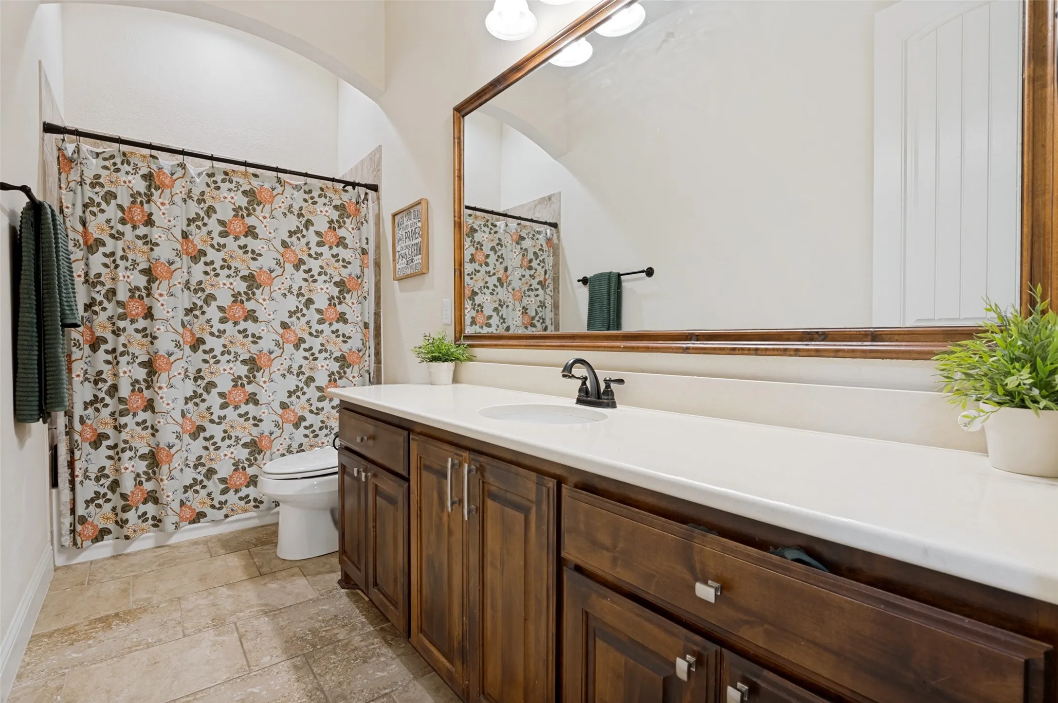 Single Family Residence For Sale in Ellis County , 7440 Chambers Bay Circle, Waxahachie, Texas 75167, 4 Bedroom, 3 Bathroom, 2 Garage spaces, 2,646 Sqft, built in 2017, mls#21400433, Real Estate Agent in Waxahachie, Homes For Sale in Ellis county, Homes For Sale in Waxahachie, Realtor in Waxahachie Texas, Real Estate Brokerage Independent Realty Texas, Luminita Cordes Realtor