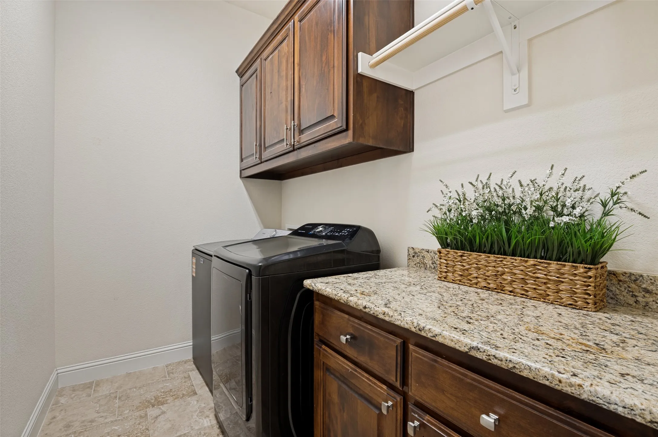Single Family Residence For Sale in Ellis County , 7440 Chambers Bay Circle, Waxahachie, Texas 75167, 4 Bedroom, 3 Bathroom, 2 Garage spaces, 2,646 Sqft, built in 2017, mls#21400433, Real Estate Agent in Waxahachie, Homes For Sale in Ellis county, Homes For Sale in Waxahachie, Realtor in Waxahachie Texas, Real Estate Brokerage Independent Realty Texas, Luminita Cordes Realtor