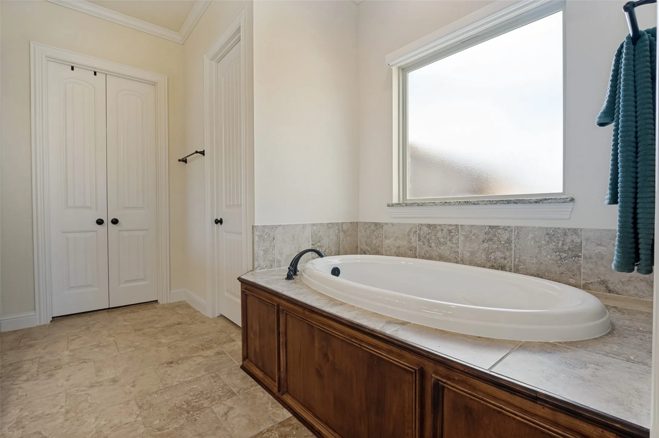 Single Family Residence For Sale in Ellis County , 7440 Chambers Bay Circle, Waxahachie, Texas 75167, 4 Bedroom, 3 Bathroom, 2 Garage spaces, 2,646 Sqft, built in 2017, mls#21400433, Real Estate Agent in Waxahachie, Homes For Sale in Ellis county, Homes For Sale in Waxahachie, Realtor in Waxahachie Texas, Real Estate Brokerage Independent Realty Texas, Luminita Cordes Realtor