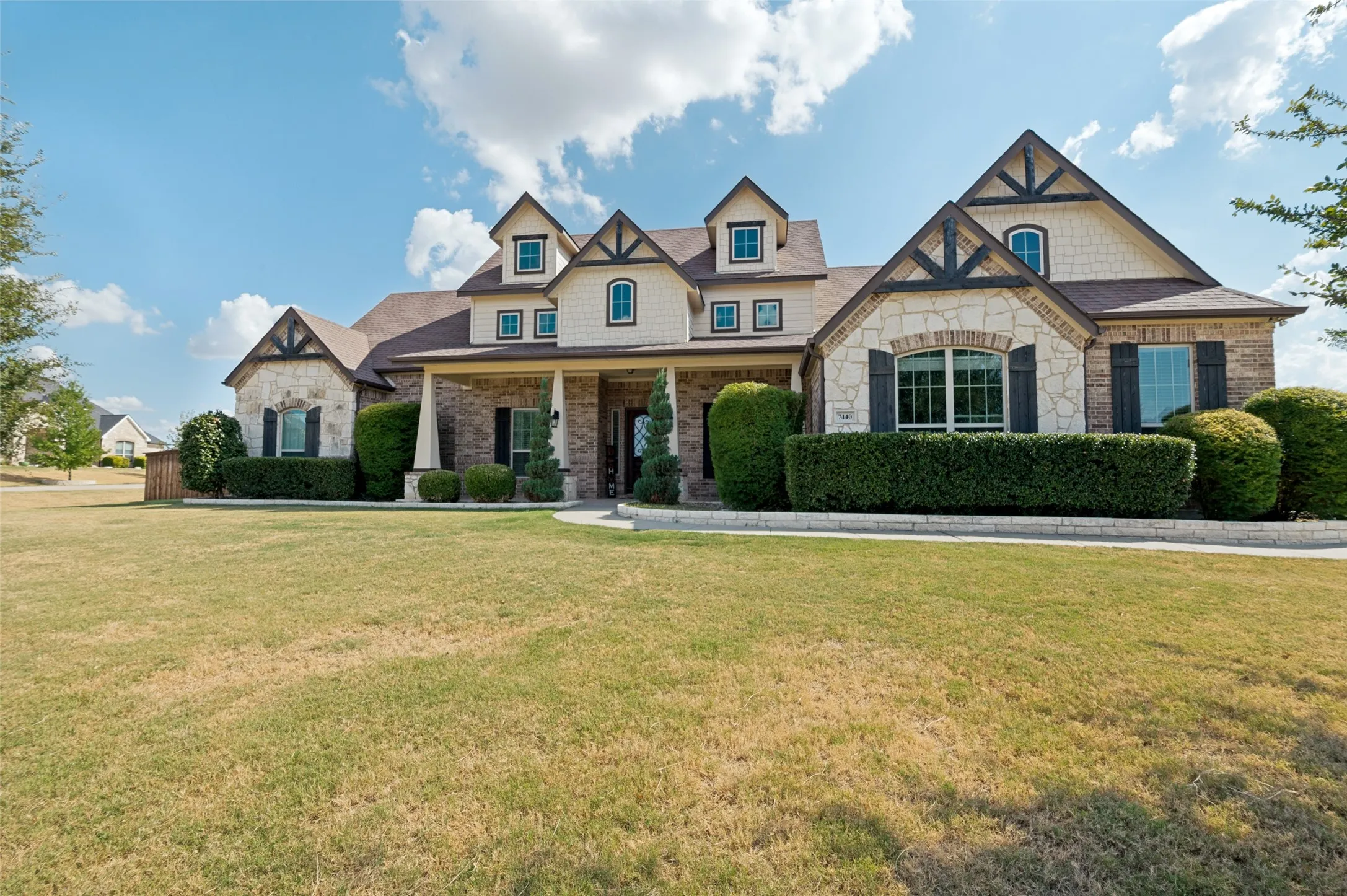 Single Family Residence For Sale in Ellis County , 7440 Chambers Bay Circle, Waxahachie, Texas 75167, 4 Bedroom, 3 Bathroom, 2 Garage spaces, 2,646 Sqft, built in 2017, mls#21400433, Real Estate Agent in Waxahachie, Homes For Sale in Ellis county, Homes For Sale in Waxahachie, Realtor in Waxahachie Texas, Real Estate Brokerage Independent Realty Texas, Luminita Cordes Realtor