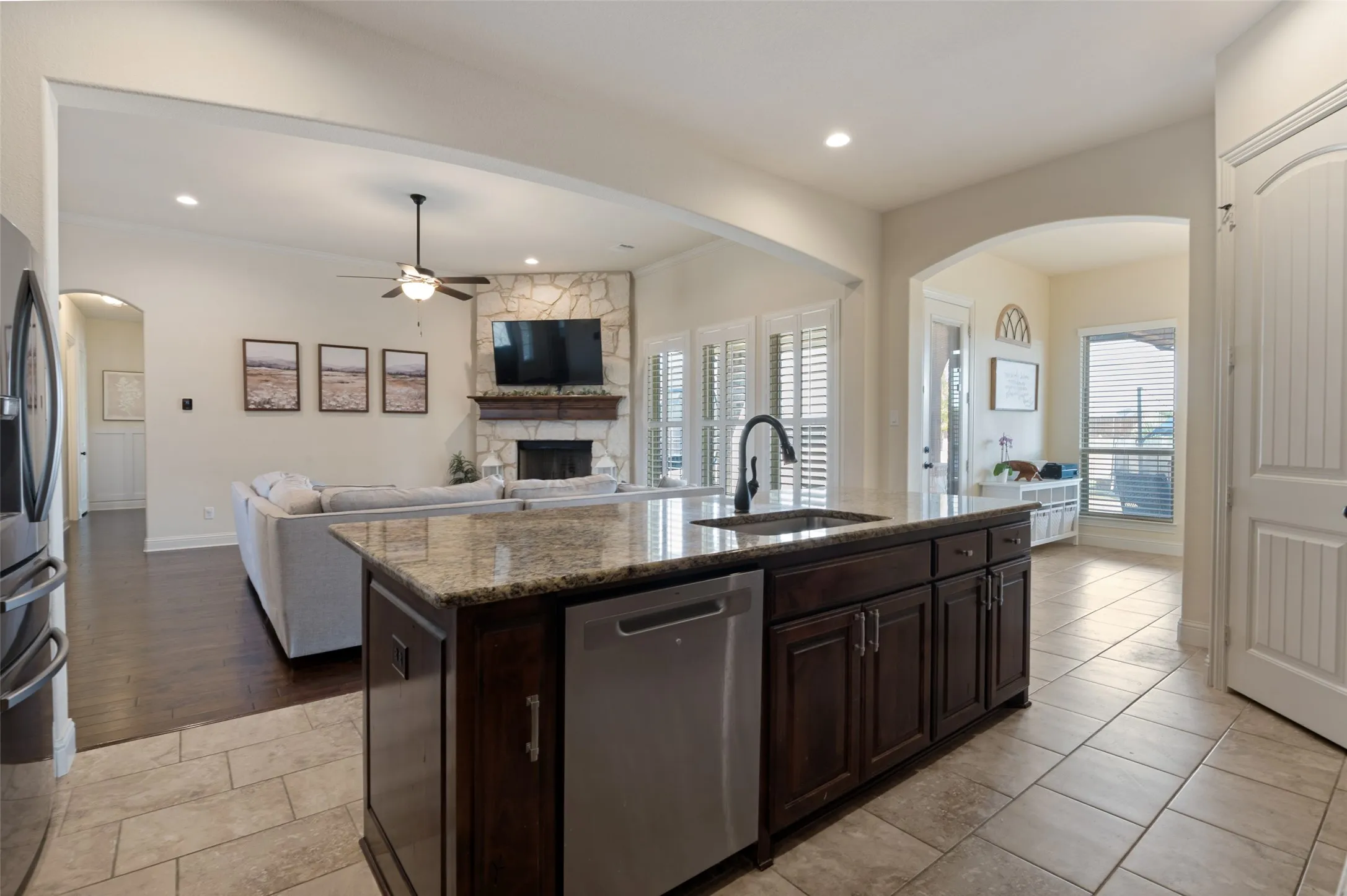 Single Family Residence For Sale in Ellis County , 7440 Chambers Bay Circle, Waxahachie, Texas 75167, 4 Bedroom, 3 Bathroom, 2 Garage spaces, 2,646 Sqft, built in 2017, mls#21400433, Real Estate Agent in Waxahachie, Homes For Sale in Ellis county, Homes For Sale in Waxahachie, Realtor in Waxahachie Texas, Real Estate Brokerage Independent Realty Texas, Luminita Cordes Realtor
