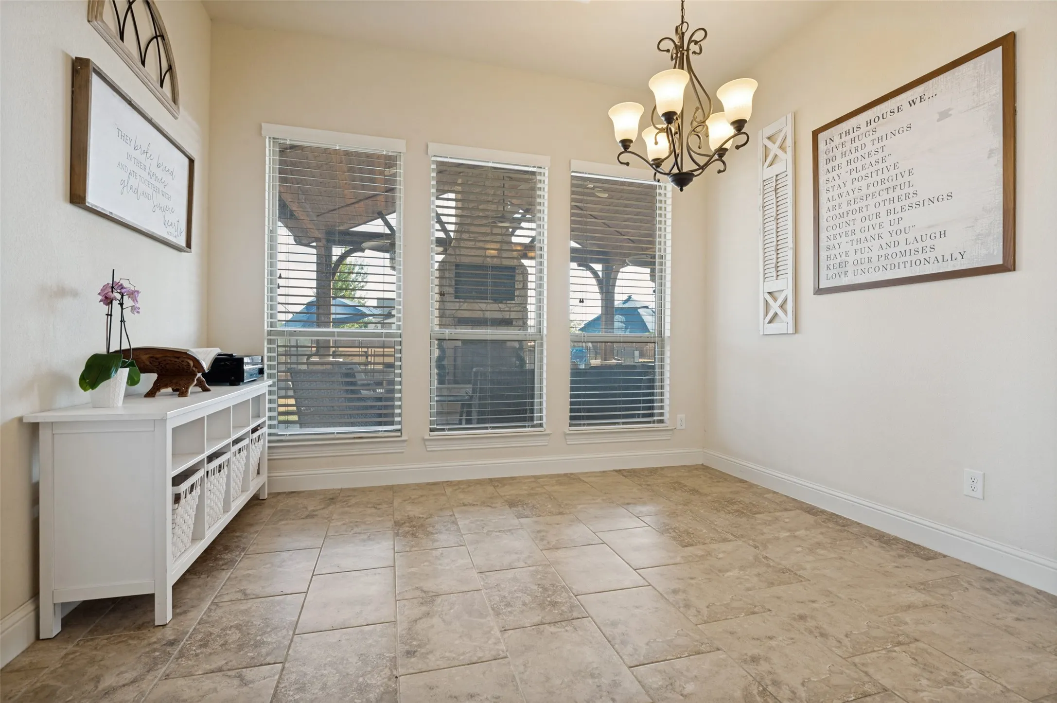 Single Family Residence For Sale in Ellis County , 7440 Chambers Bay Circle, Waxahachie, Texas 75167, 4 Bedroom, 3 Bathroom, 2 Garage spaces, 2,646 Sqft, built in 2017, mls#21400433, Real Estate Agent in Waxahachie, Homes For Sale in Ellis county, Homes For Sale in Waxahachie, Realtor in Waxahachie Texas, Real Estate Brokerage Independent Realty Texas, Luminita Cordes Realtor