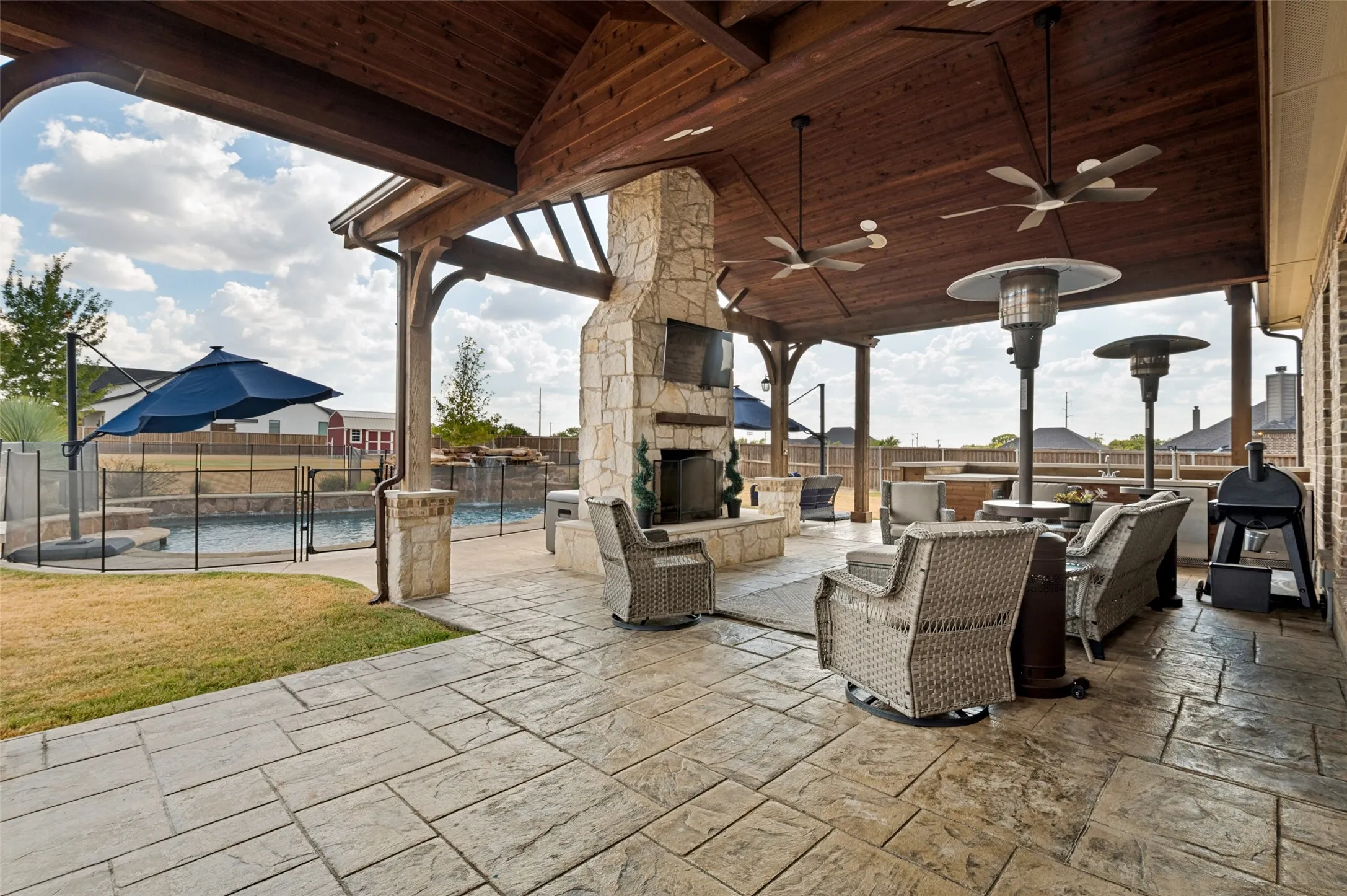 Single Family Residence For Sale in Ellis County , 7440 Chambers Bay Circle, Waxahachie, Texas 75167, 4 Bedroom, 3 Bathroom, 2 Garage spaces, 2,646 Sqft, built in 2017, mls#21400433, Real Estate Agent in Waxahachie, Homes For Sale in Ellis county, Homes For Sale in Waxahachie, Realtor in Waxahachie Texas, Real Estate Brokerage Independent Realty Texas, Luminita Cordes Realtor