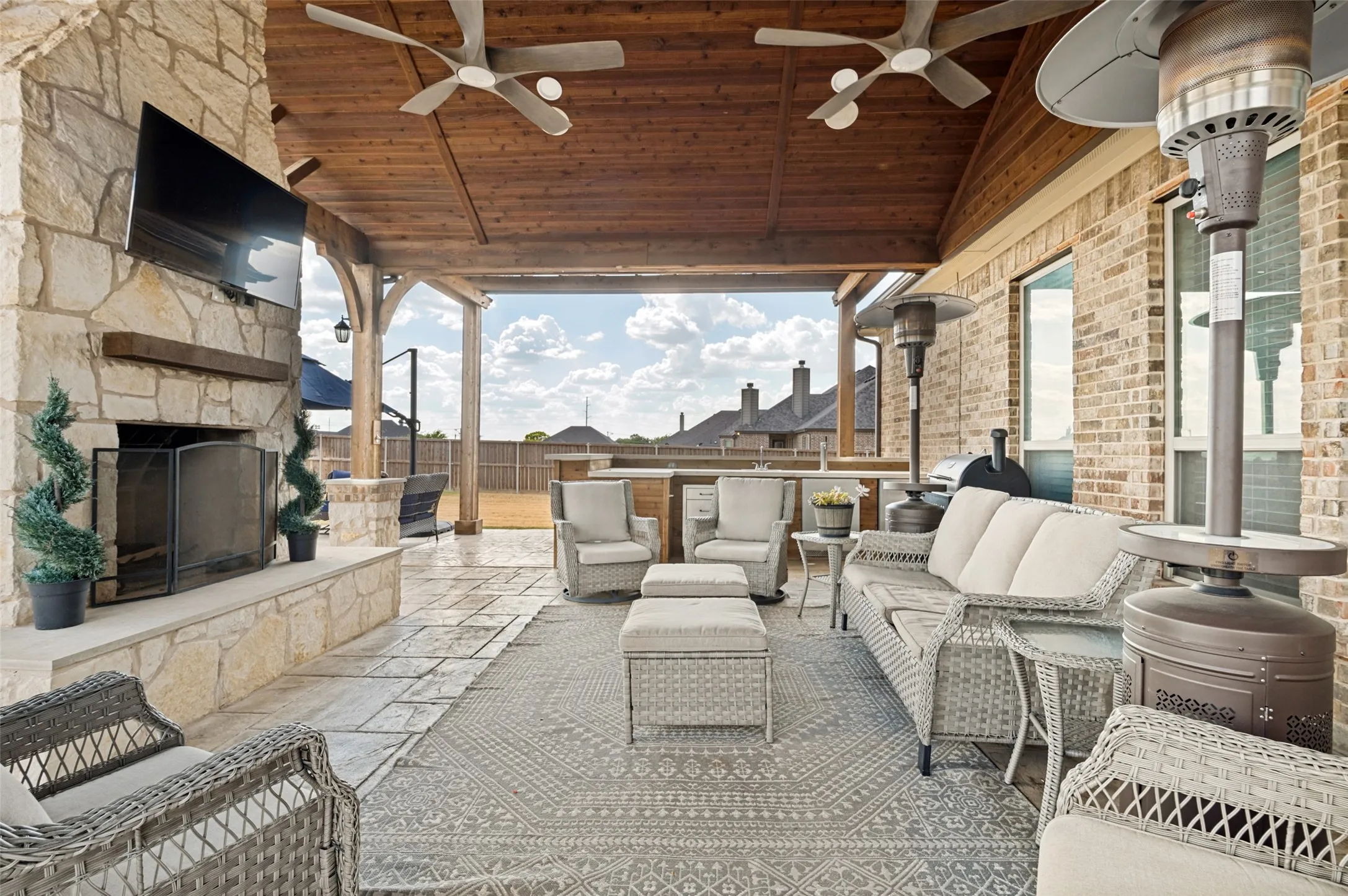 Single Family Residence For Sale in Ellis County , 7440 Chambers Bay Circle, Waxahachie, Texas 75167, 4 Bedroom, 3 Bathroom, 2 Garage spaces, 2,646 Sqft, built in 2017, mls#21400433, Real Estate Agent in Waxahachie, Homes For Sale in Ellis county, Homes For Sale in Waxahachie, Realtor in Waxahachie Texas, Real Estate Brokerage Independent Realty Texas, Luminita Cordes Realtor