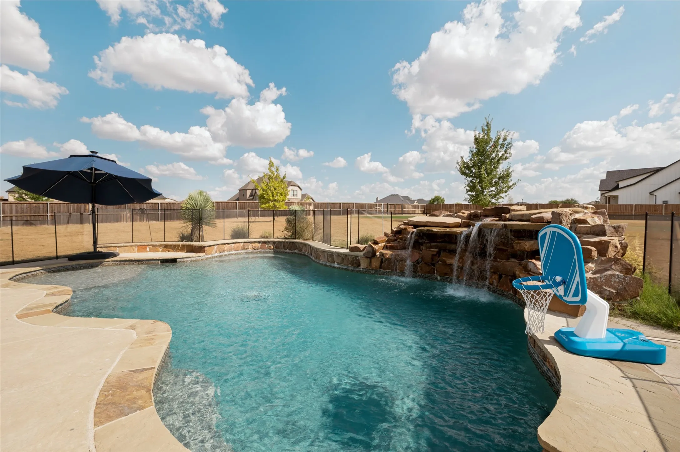 Single Family Residence For Sale in Ellis County , 7440 Chambers Bay Circle, Waxahachie, Texas 75167, 4 Bedroom, 3 Bathroom, 2 Garage spaces, 2,646 Sqft, built in 2017, mls#21400433, Real Estate Agent in Waxahachie, Homes For Sale in Ellis county, Homes For Sale in Waxahachie, Realtor in Waxahachie Texas, Real Estate Brokerage Independent Realty Texas, Luminita Cordes Realtor