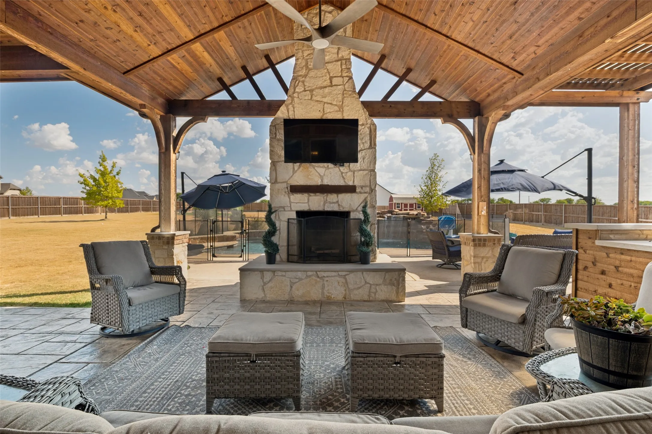 Single Family Residence For Sale in Ellis County , 7440 Chambers Bay Circle, Waxahachie, Texas 75167, 4 Bedroom, 3 Bathroom, 2 Garage spaces, 2,646 Sqft, built in 2017, mls#21400433, Real Estate Agent in Waxahachie, Homes For Sale in Ellis county, Homes For Sale in Waxahachie, Realtor in Waxahachie Texas, Real Estate Brokerage Independent Realty Texas, Luminita Cordes Realtor