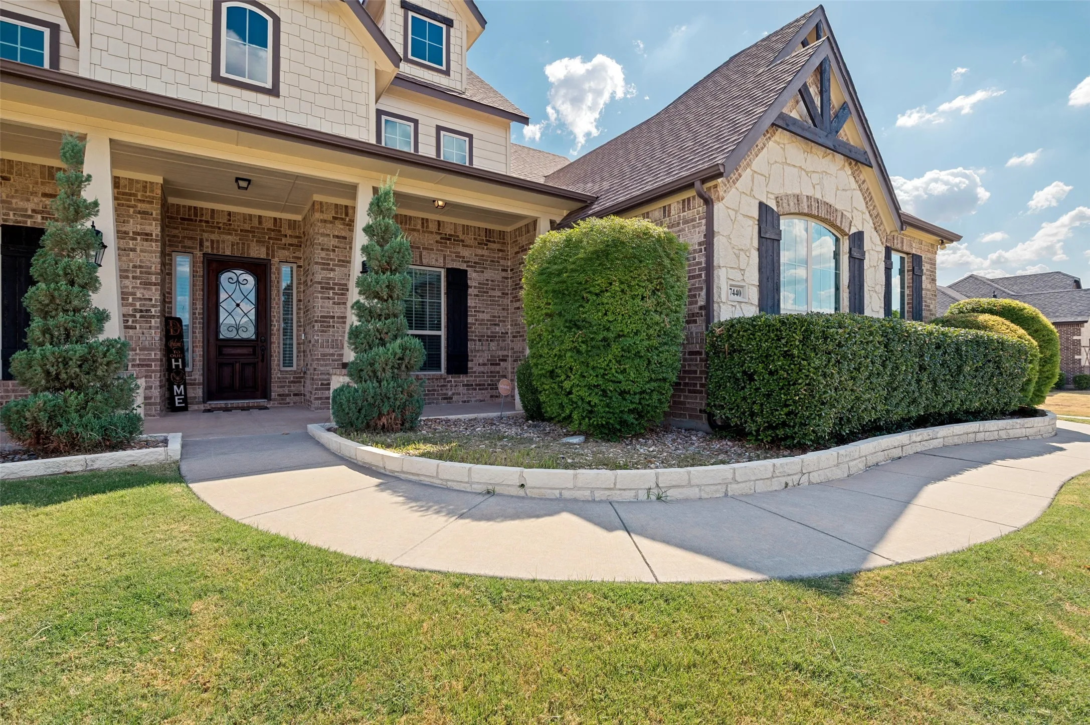 Single Family Residence For Sale in Ellis County , 7440 Chambers Bay Circle, Waxahachie, Texas 75167, 4 Bedroom, 3 Bathroom, 2 Garage spaces, 2,646 Sqft, built in 2017, mls#21400433, Real Estate Agent in Waxahachie, Homes For Sale in Ellis county, Homes For Sale in Waxahachie, Realtor in Waxahachie Texas, Real Estate Brokerage Independent Realty Texas, Luminita Cordes Realtor