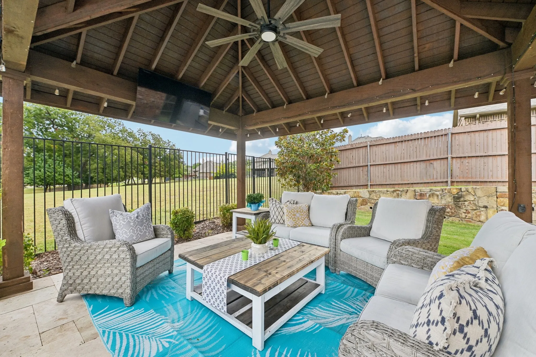 Single Family Residence For Sale in Rockwall County , 3910 Durham Drive, Rockwall, Texas 75087, 4 Bedroom, 3 Bathroom, 3 Garage spaces, 3,119 Sqft, built in 2011, mls#21388744, Real Estate Agent in Rockwall, Homes For Sale in Rockwall county, Homes For Sale in Rockwall, Realtor in Rockwall Texas, Real Estate Brokerage Independent Realty Texas, Luminita Cordes Realtor