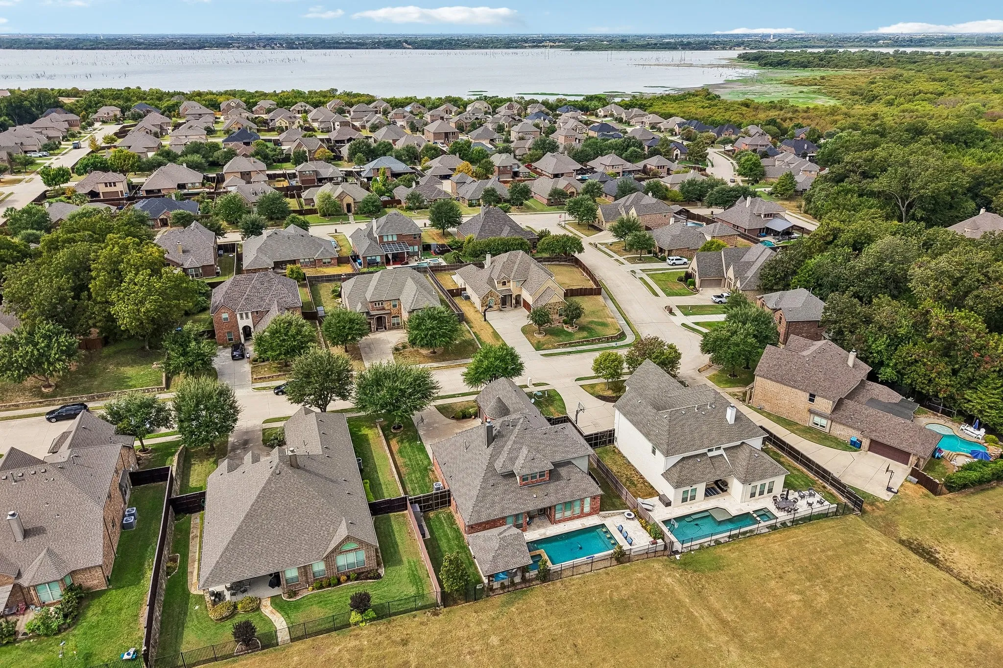 Single Family Residence For Sale in Rockwall County , 3910 Durham Drive, Rockwall, Texas 75087, 4 Bedroom, 3 Bathroom, 3 Garage spaces, 3,119 Sqft, built in 2011, mls#21388744, Real Estate Agent in Rockwall, Homes For Sale in Rockwall county, Homes For Sale in Rockwall, Realtor in Rockwall Texas, Real Estate Brokerage Independent Realty Texas, Luminita Cordes Realtor