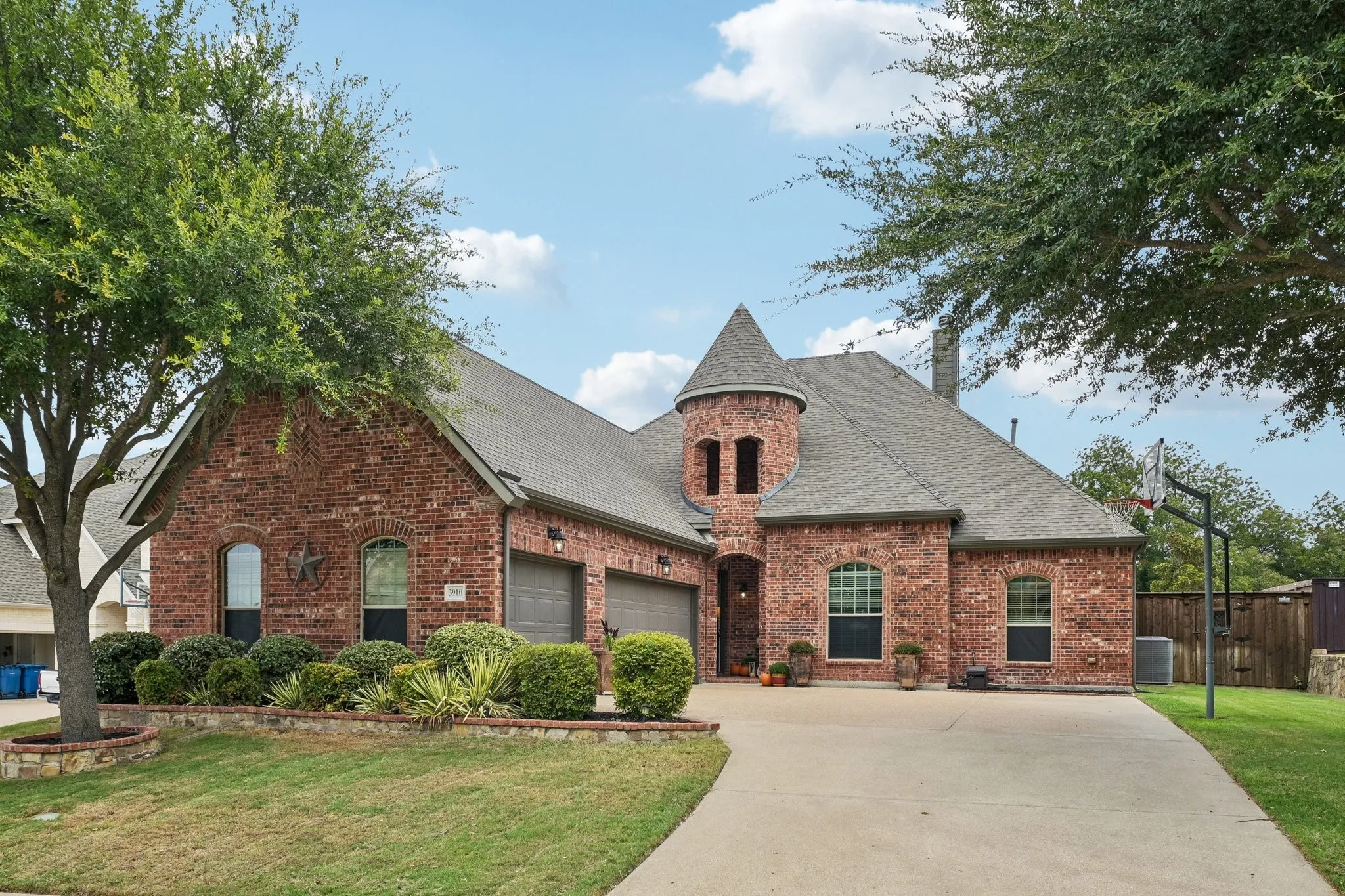 Single Family Residence For Sale in Rockwall County , 3910 Durham Drive, Rockwall, Texas 75087, 4 Bedroom, 3 Bathroom, 3 Garage spaces, 3,119 Sqft, built in 2011, mls#21388744, Real Estate Agent in Rockwall, Homes For Sale in Rockwall county, Homes For Sale in Rockwall, Realtor in Rockwall Texas, Real Estate Brokerage Independent Realty Texas, Luminita Cordes Realtor