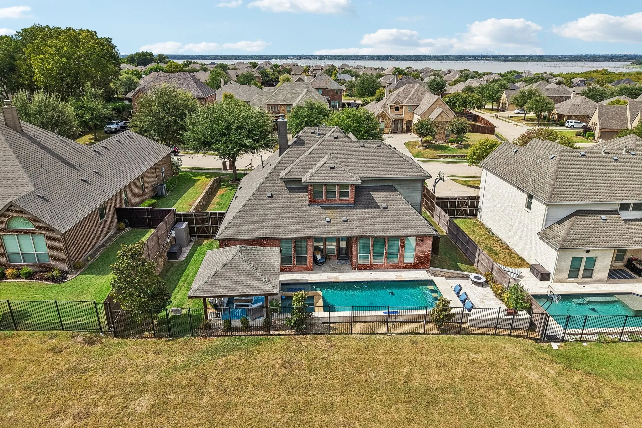 Single Family Residence For Sale in Rockwall County , 3910 Durham Drive, Rockwall, Texas 75087, 4 Bedroom, 3 Bathroom, 3 Garage spaces, 3,119 Sqft, built in 2011, mls#21388744, Real Estate Agent in Rockwall, Homes For Sale in Rockwall county, Homes For Sale in Rockwall, Realtor in Rockwall Texas, Real Estate Brokerage Independent Realty Texas, Luminita Cordes Realtor