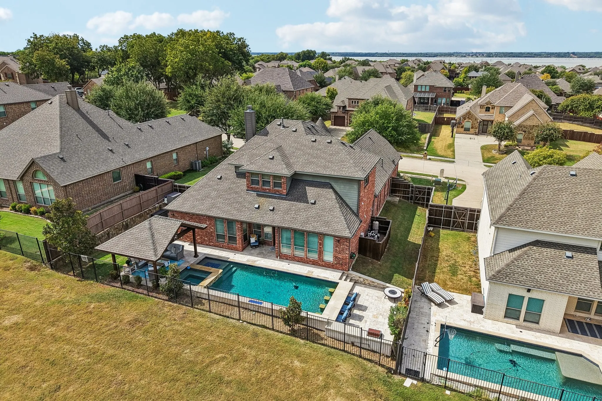 Single Family Residence For Sale in Rockwall County , 3910 Durham Drive, Rockwall, Texas 75087, 4 Bedroom, 3 Bathroom, 3 Garage spaces, 3,119 Sqft, built in 2011, mls#21388744, Real Estate Agent in Rockwall, Homes For Sale in Rockwall county, Homes For Sale in Rockwall, Realtor in Rockwall Texas, Real Estate Brokerage Independent Realty Texas, Luminita Cordes Realtor