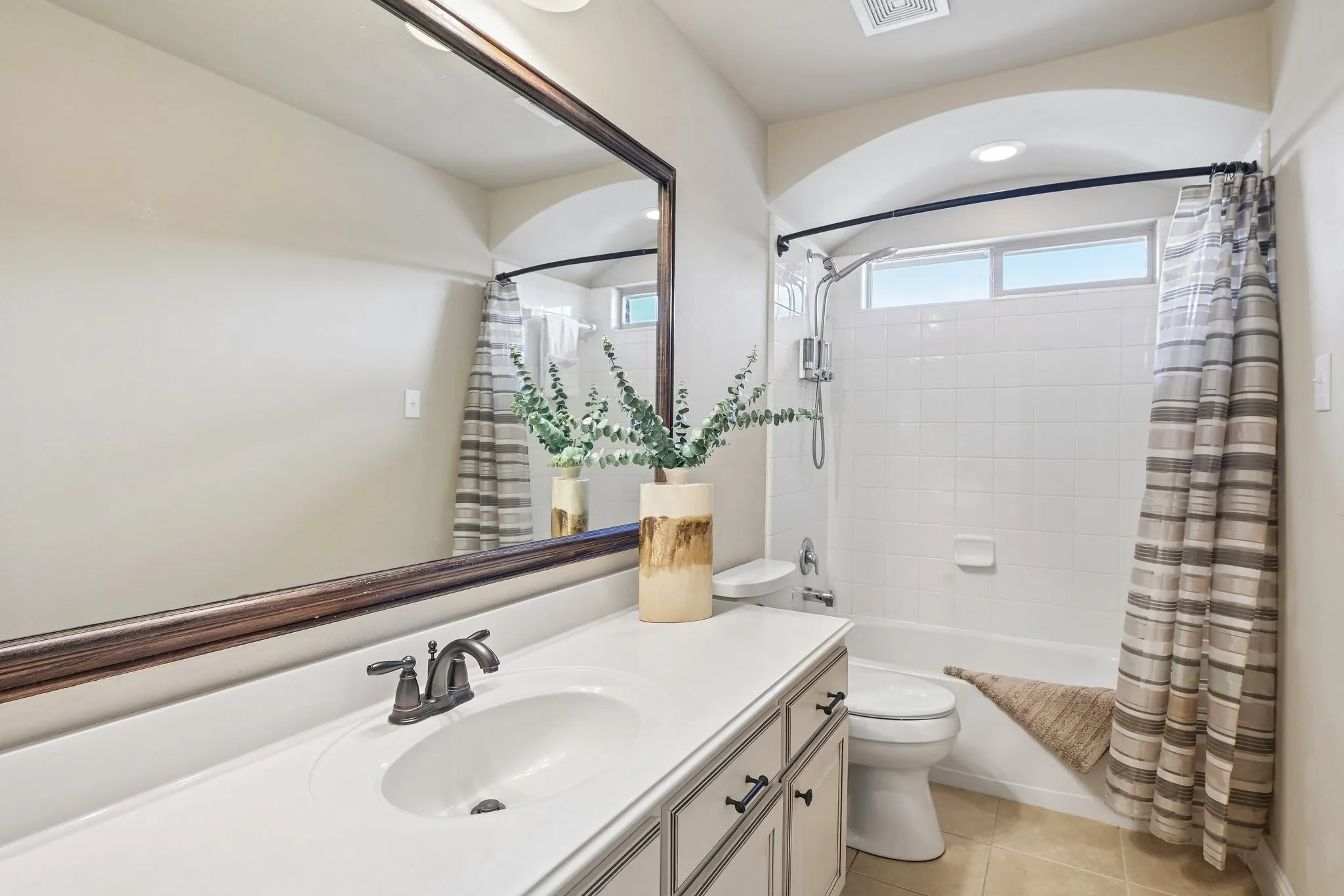 Single Family Residence For Sale in Rockwall County , 3910 Durham Drive, Rockwall, Texas 75087, 4 Bedroom, 3 Bathroom, 3 Garage spaces, 3,119 Sqft, built in 2011, mls#21388744, Real Estate Agent in Rockwall, Homes For Sale in Rockwall county, Homes For Sale in Rockwall, Realtor in Rockwall Texas, Real Estate Brokerage Independent Realty Texas, Luminita Cordes Realtor