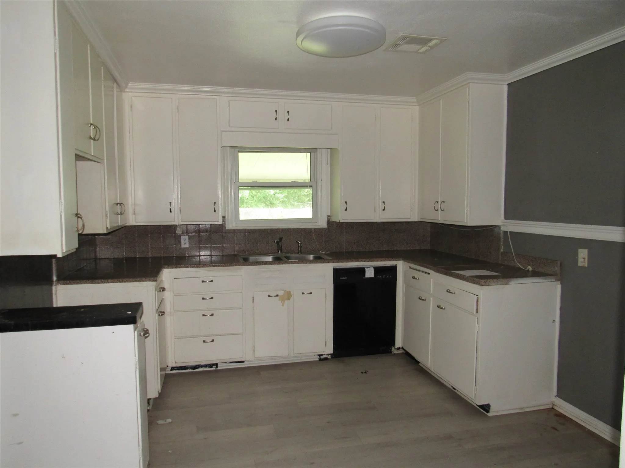 Single Family Residence For Sale in Mc Lennan County , 3120 Mitchell Avenue, Waco, Texas 76708, 3 Bedroom, 2 Bathroom, 2 Garage spaces, 1,561 Sqft, built in 1950, mls#21401421, Real Estate Agent in Waco, Homes For Sale in Mc Lennan county, Homes For Sale in Waco, Realtor in Waco Texas, Real Estate Brokerage Independent Realty Texas, Luminita Cordes Realtor