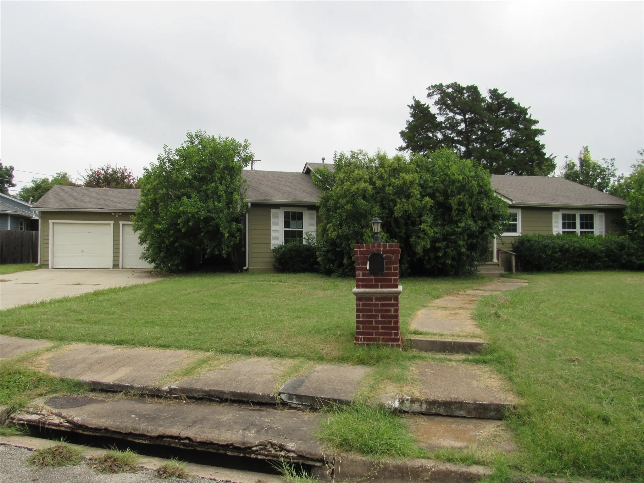 Single Family Residence For Sale in Mc Lennan County , 3120 Mitchell Avenue, Waco, Texas 76708, 3 Bedroom, 2 Bathroom, 2 Garage spaces, 1,561 Sqft, built in 1950, mls#21401421, Real Estate Agent in Waco, Homes For Sale in Mc Lennan county, Homes For Sale in Waco, Realtor in Waco Texas, Real Estate Brokerage Independent Realty Texas, Luminita Cordes Realtor