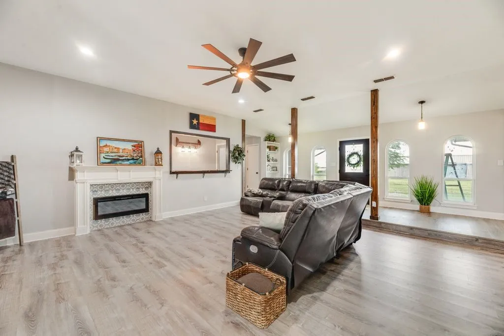 Single Family Residence For Sale in Rockwall County , 8549 S Fm 548, Royse City, Texas 75189, 4 Bedroom, 3 Bathroom, 2 Garage spaces, 2,494 Sqft, built in 1990, mls#21401434, Real Estate Agent in Royse City, Homes For Sale in Rockwall county, Homes For Sale in Royse City, Realtor in Royse City Texas, Real Estate Brokerage Independent Realty Texas, Luminita Cordes Realtor