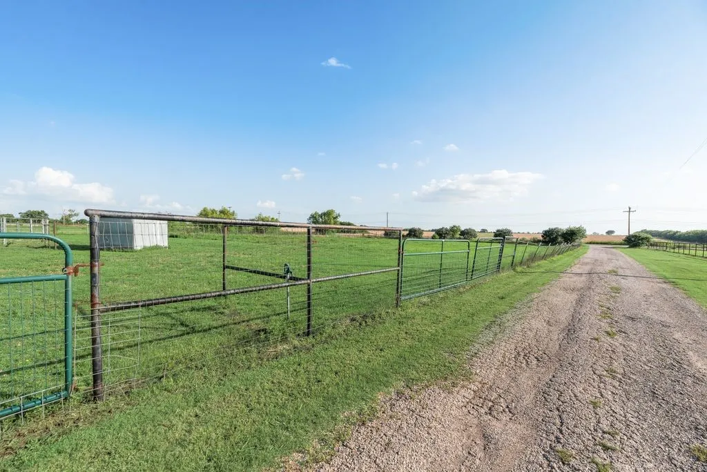 Single Family Residence For Sale in Rockwall County , 8549 S Fm 548, Royse City, Texas 75189, 4 Bedroom, 3 Bathroom, 2 Garage spaces, 2,494 Sqft, built in 1990, mls#21401434, Real Estate Agent in Royse City, Homes For Sale in Rockwall county, Homes For Sale in Royse City, Realtor in Royse City Texas, Real Estate Brokerage Independent Realty Texas, Luminita Cordes Realtor